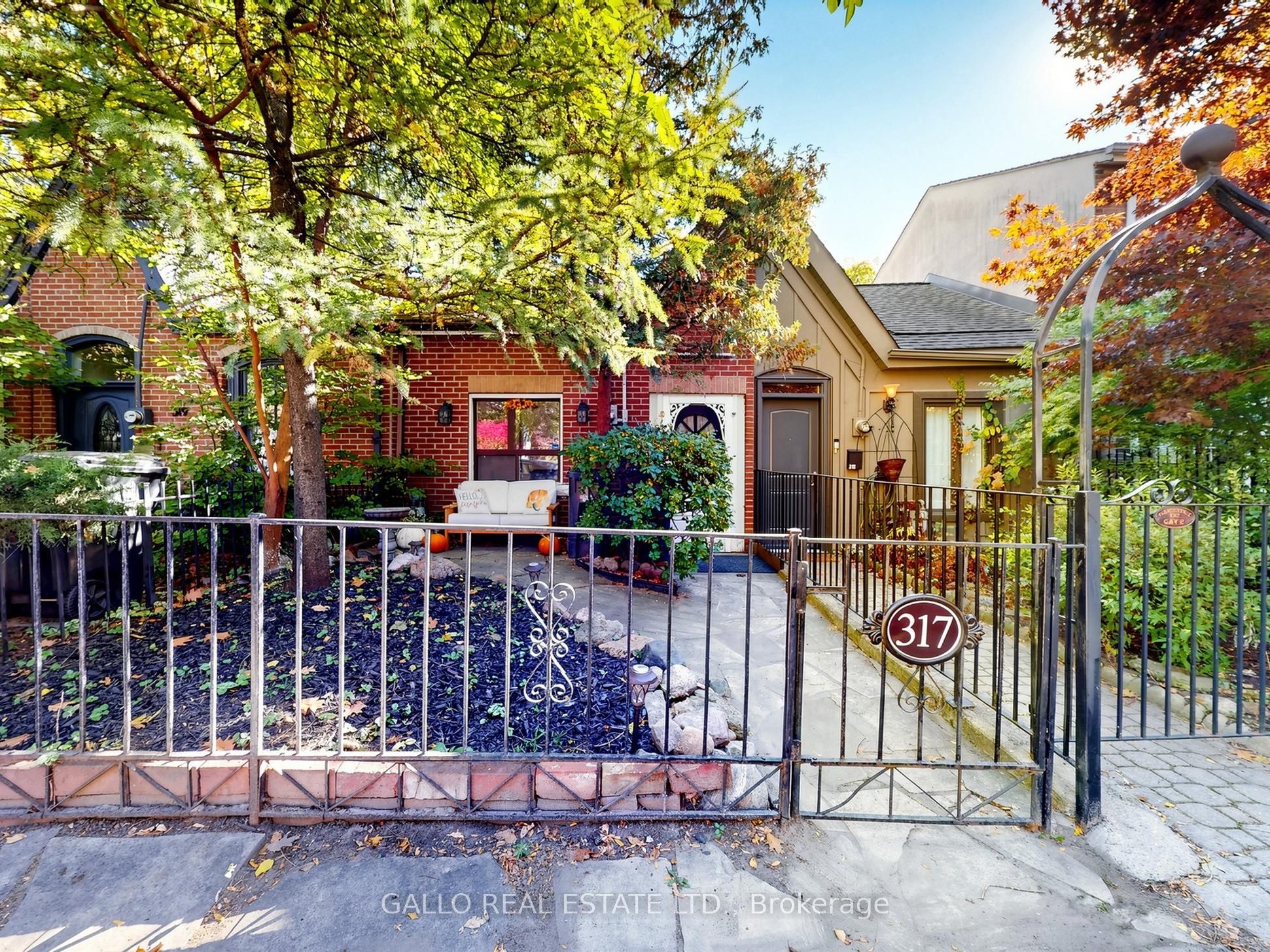 317 Wellesley Street E Property Photo 1
