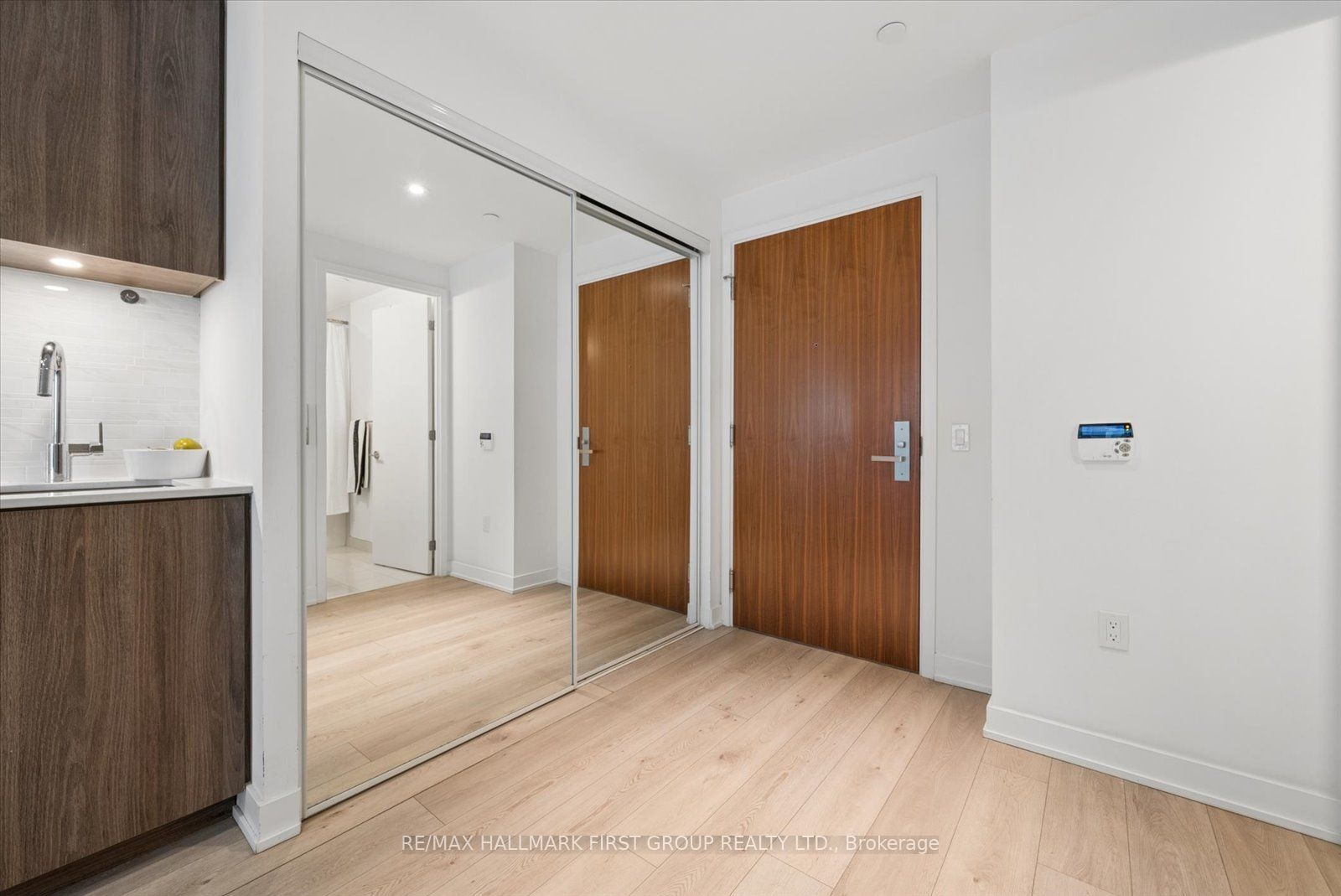 15 Queens Quay E 208 Property Photo 4