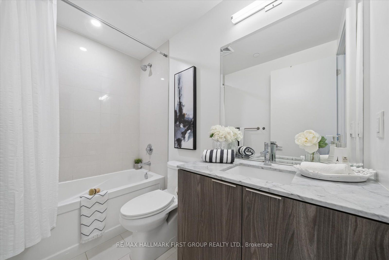 15 Queens Quay E 208 Property Photo 16