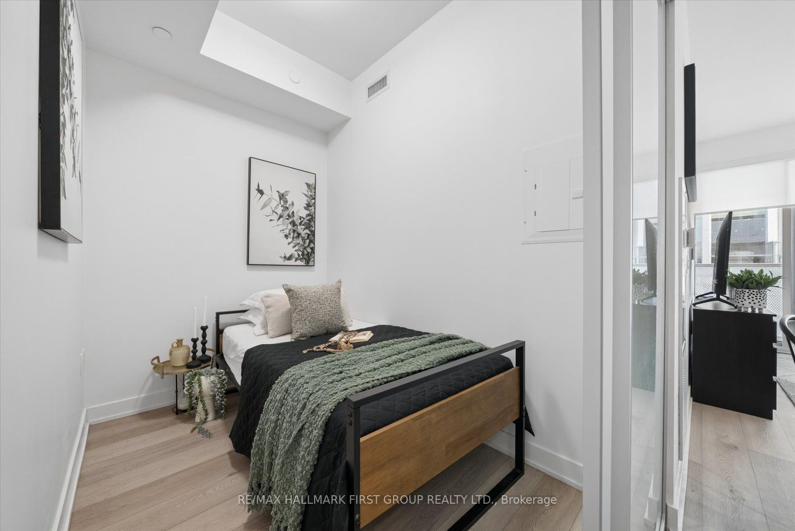 15 Queens Quay E 208 Property Photo 17