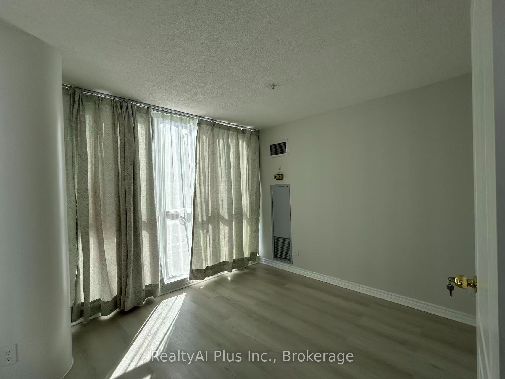 736 Bay Street 2210 Property Photo 1