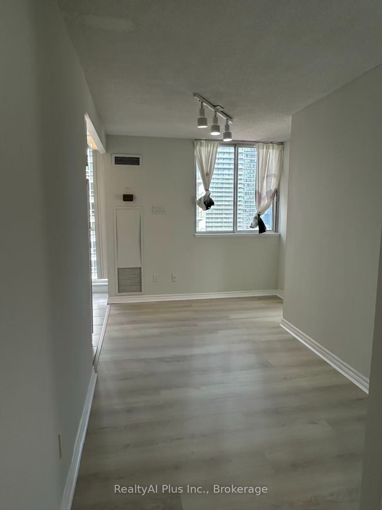 736 Bay Street 2210 Property Photo 2
