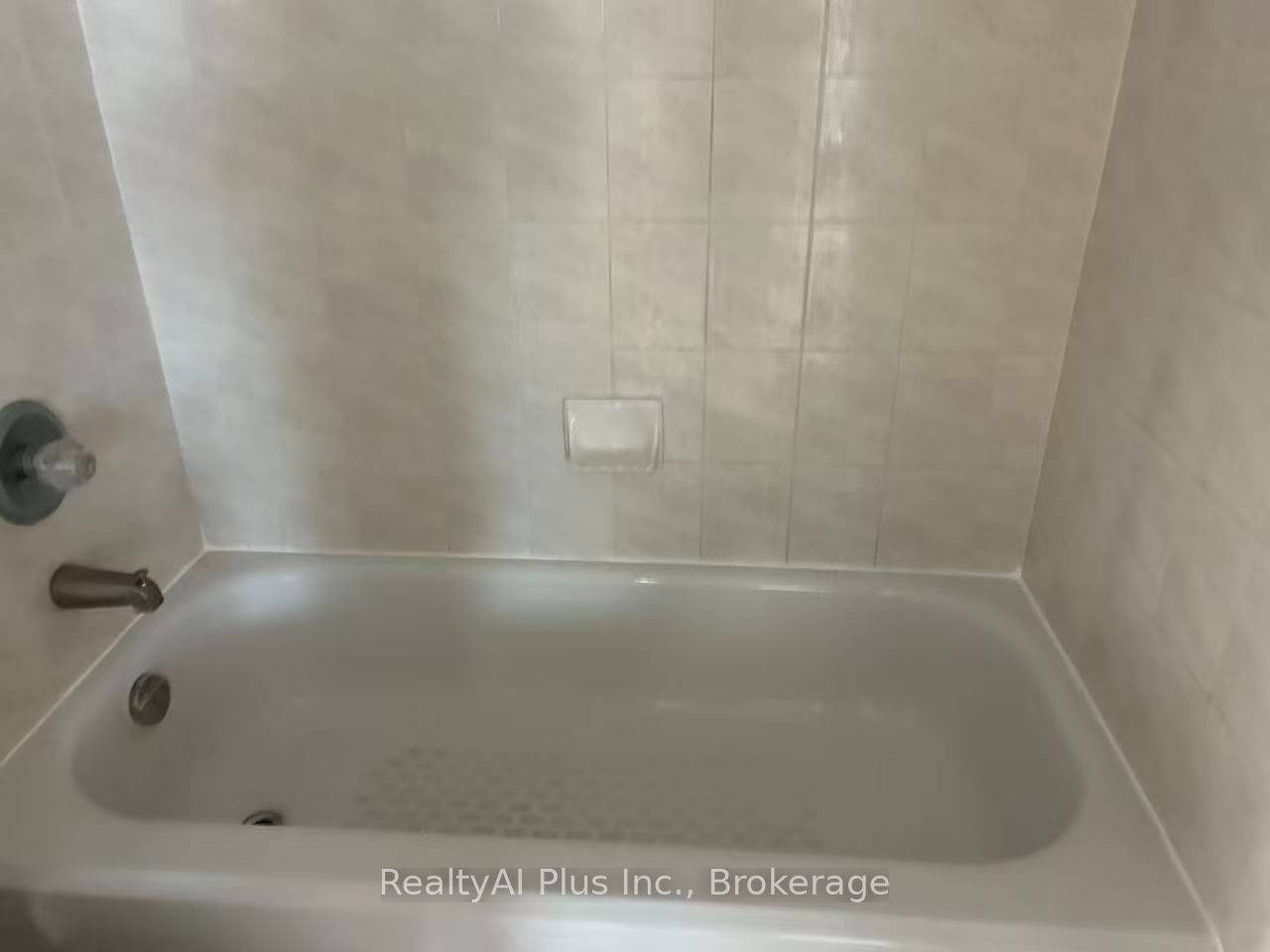 736 Bay Street 2210 Property Photo 4