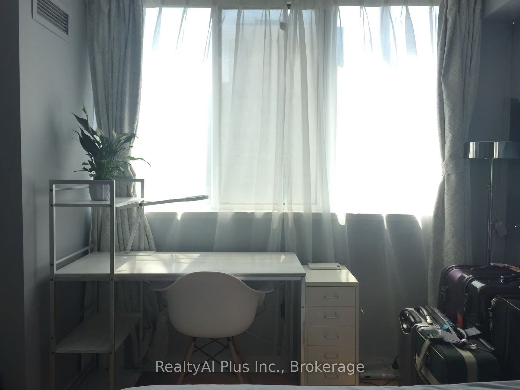 736 Bay Street 2210 Property Photo 7