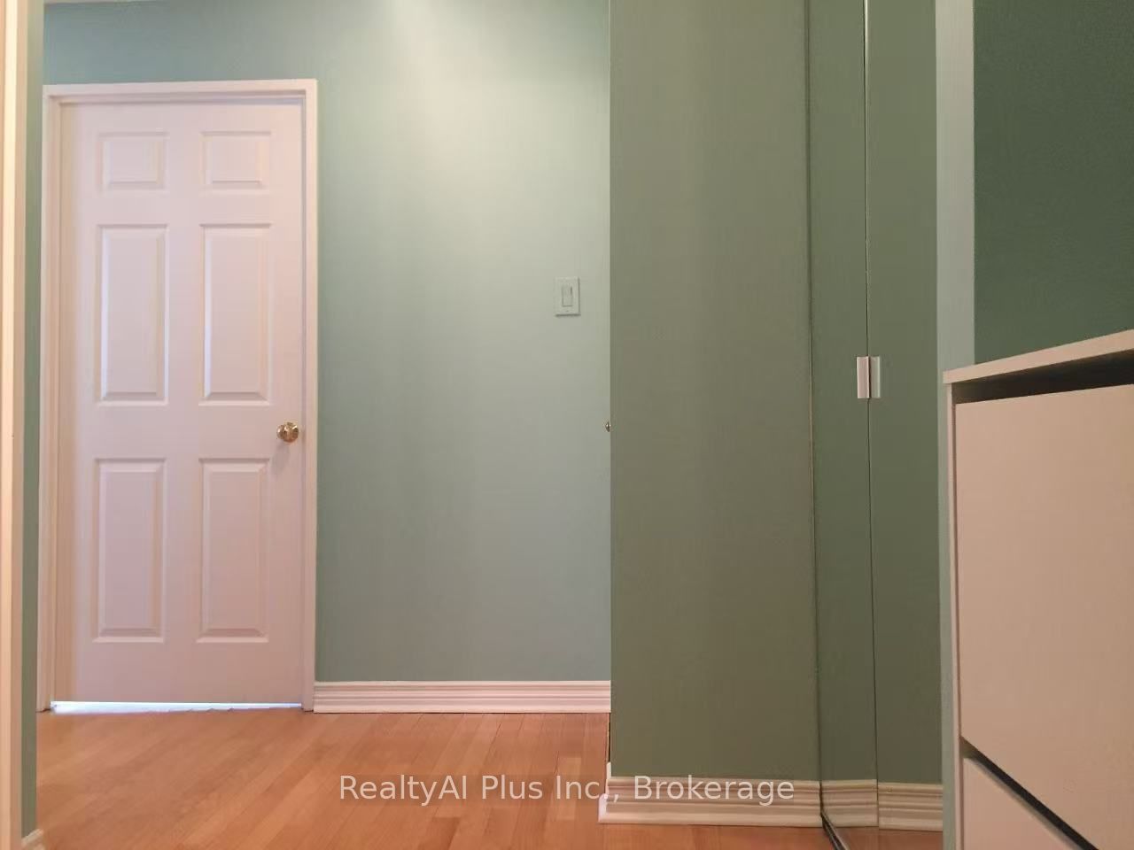 736 Bay Street 2210 Property Photo 8