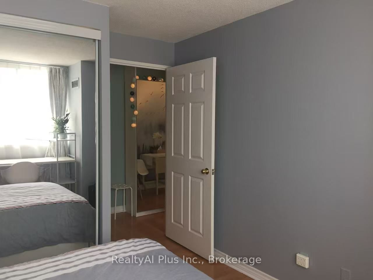 736 Bay Street 2210 Property Photo 12