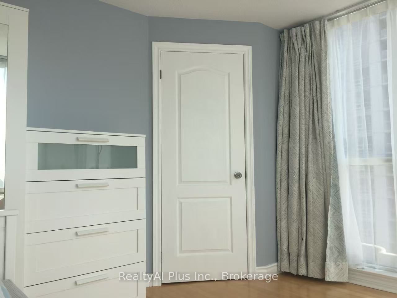 736 Bay Street 2210 Property Photo 13