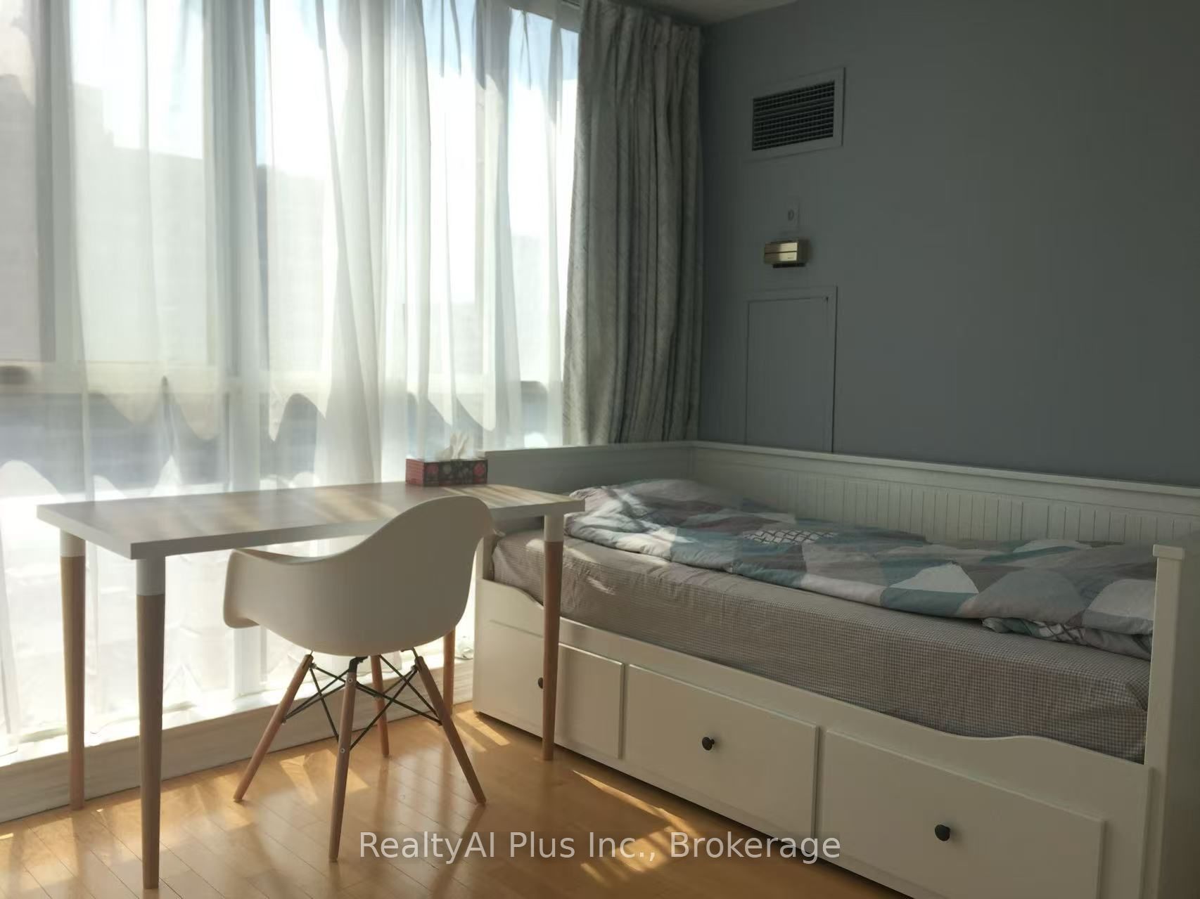 736 Bay Street 2210 Property Photo 14