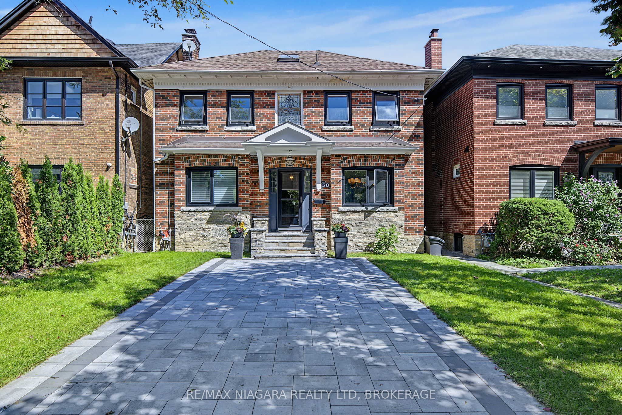 38 Yonge Boulevard Property Photo 1