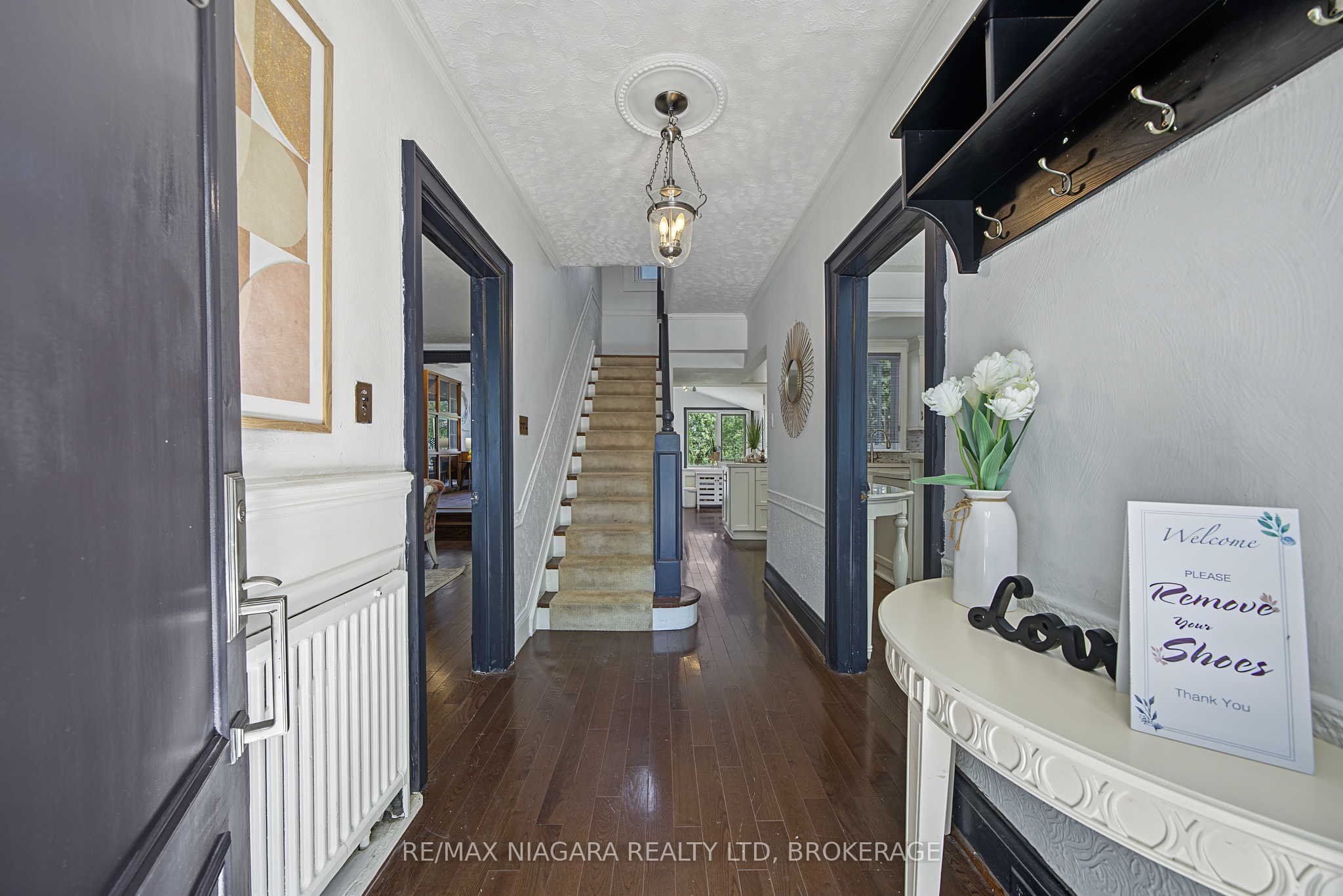38 Yonge Boulevard Property Photo 5