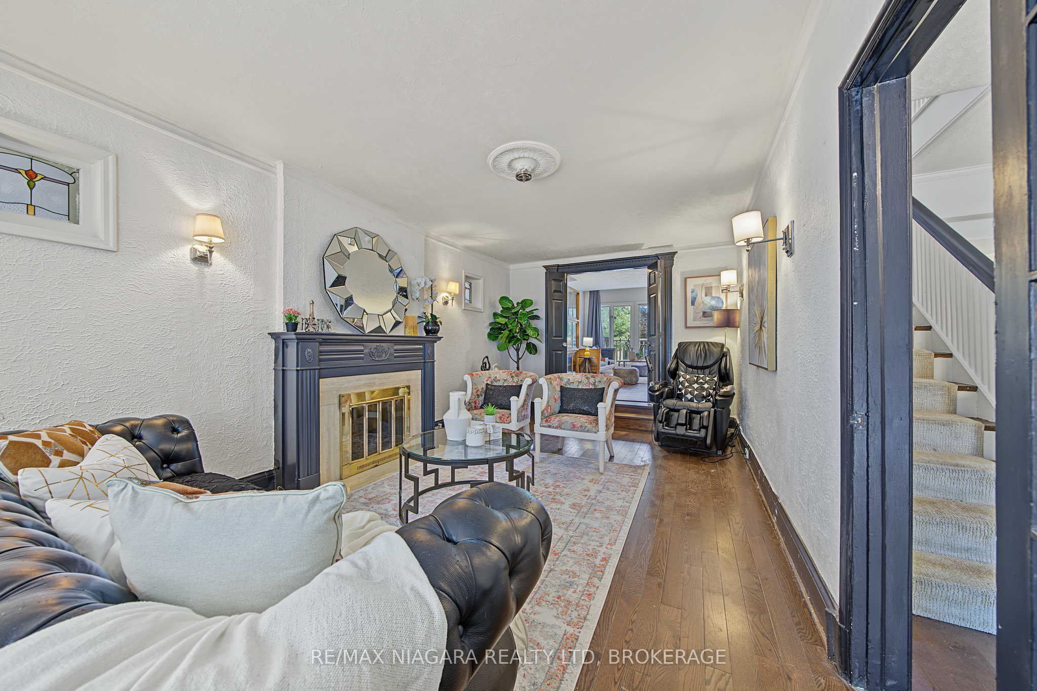 38 Yonge Boulevard Property Photo 6