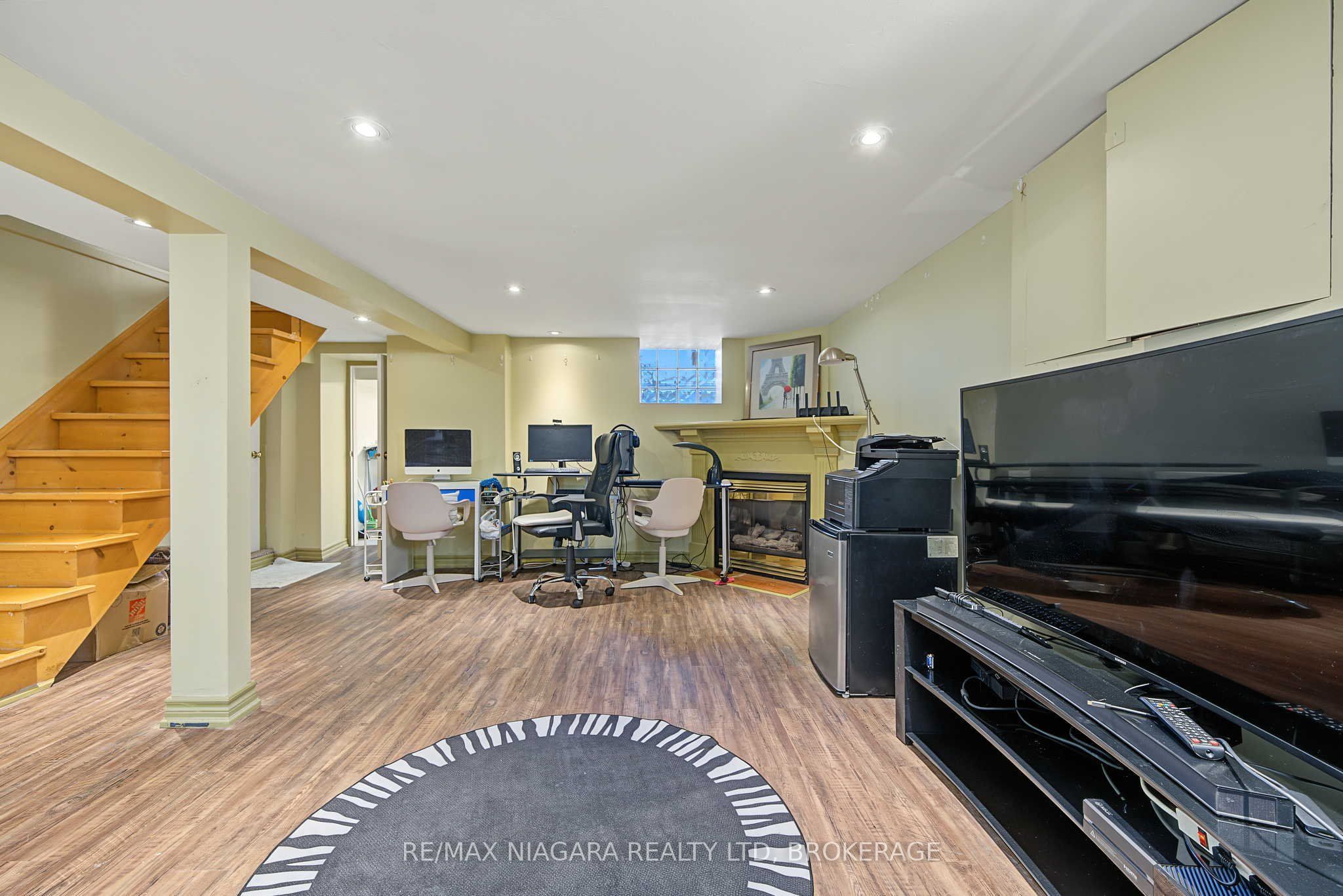 38 Yonge Boulevard Property Photo 37
