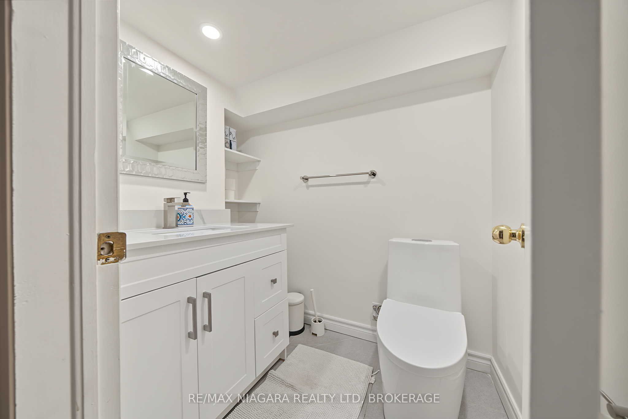 38 Yonge Boulevard Property Photo 38