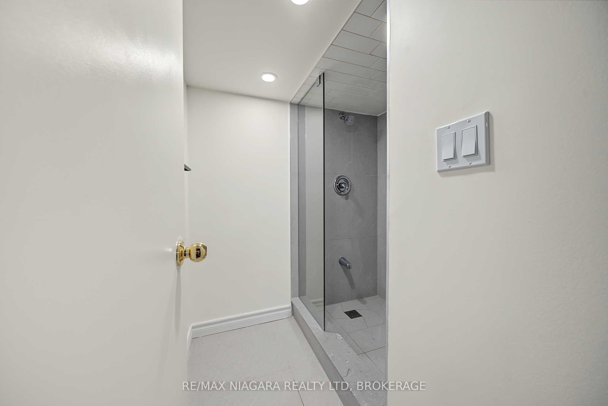 38 Yonge Boulevard Property Photo 39