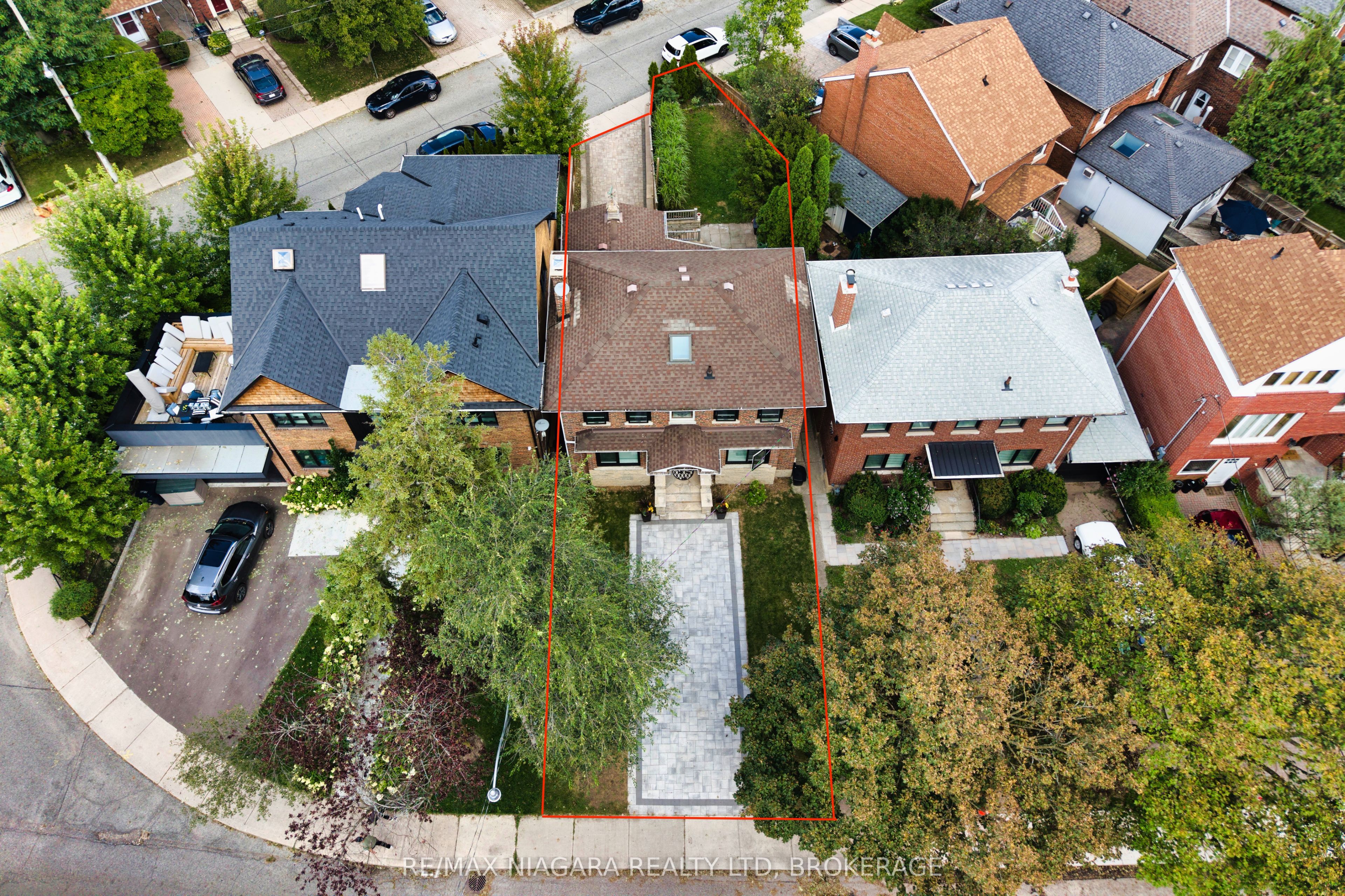 38 Yonge Boulevard Property Photo 46