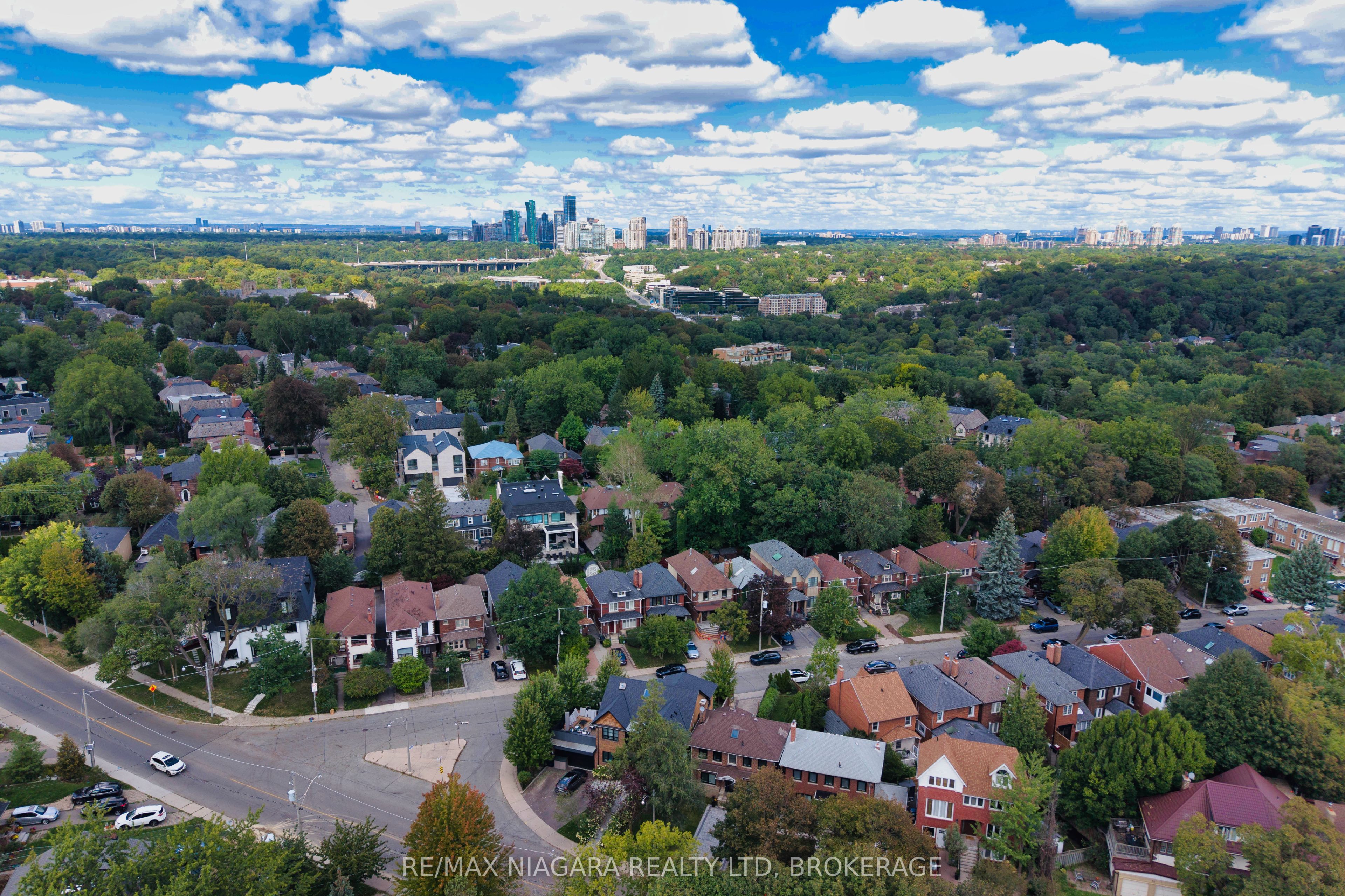 38 Yonge Boulevard Property Photo 48
