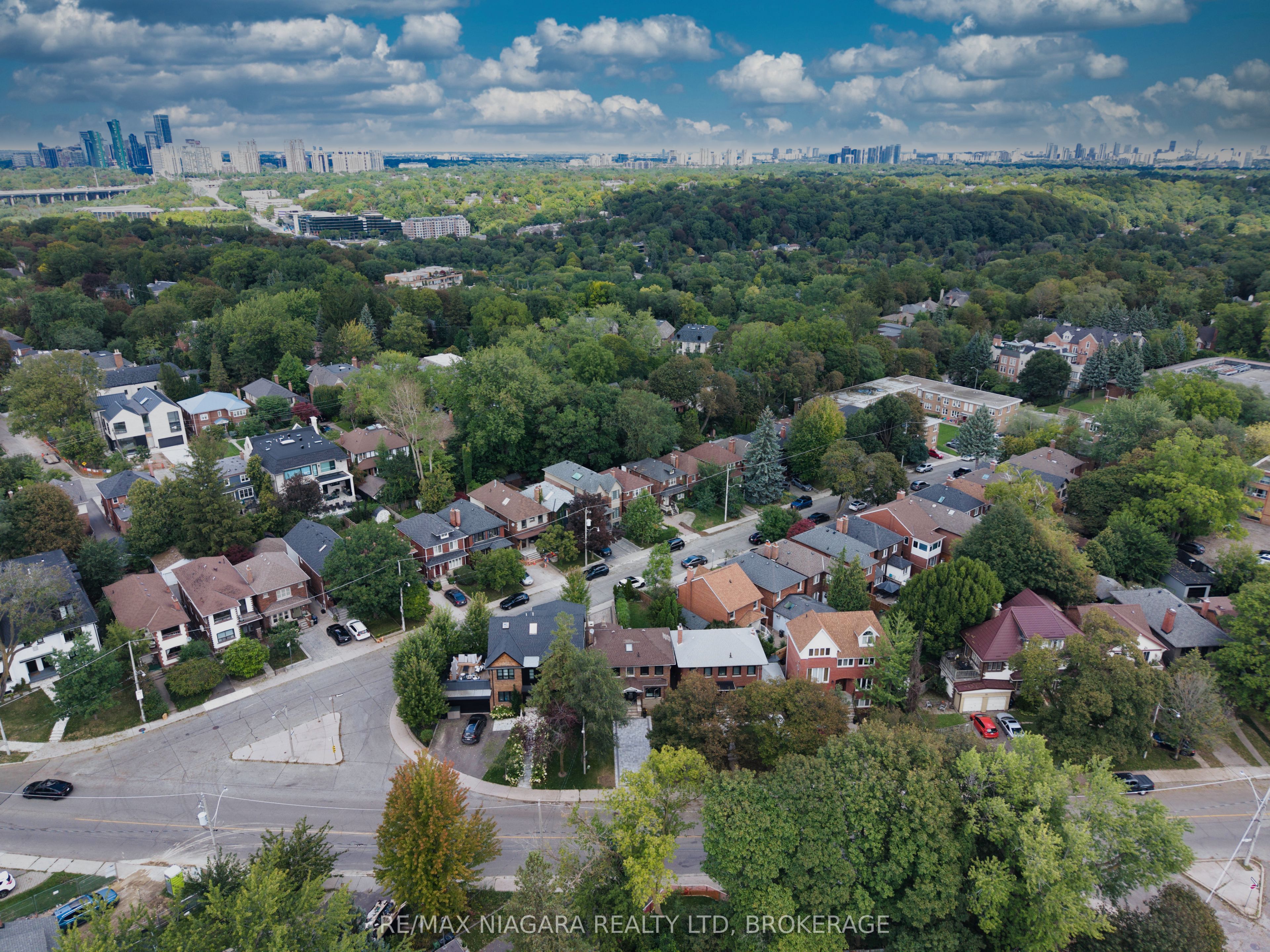 38 Yonge Boulevard Property Photo 49