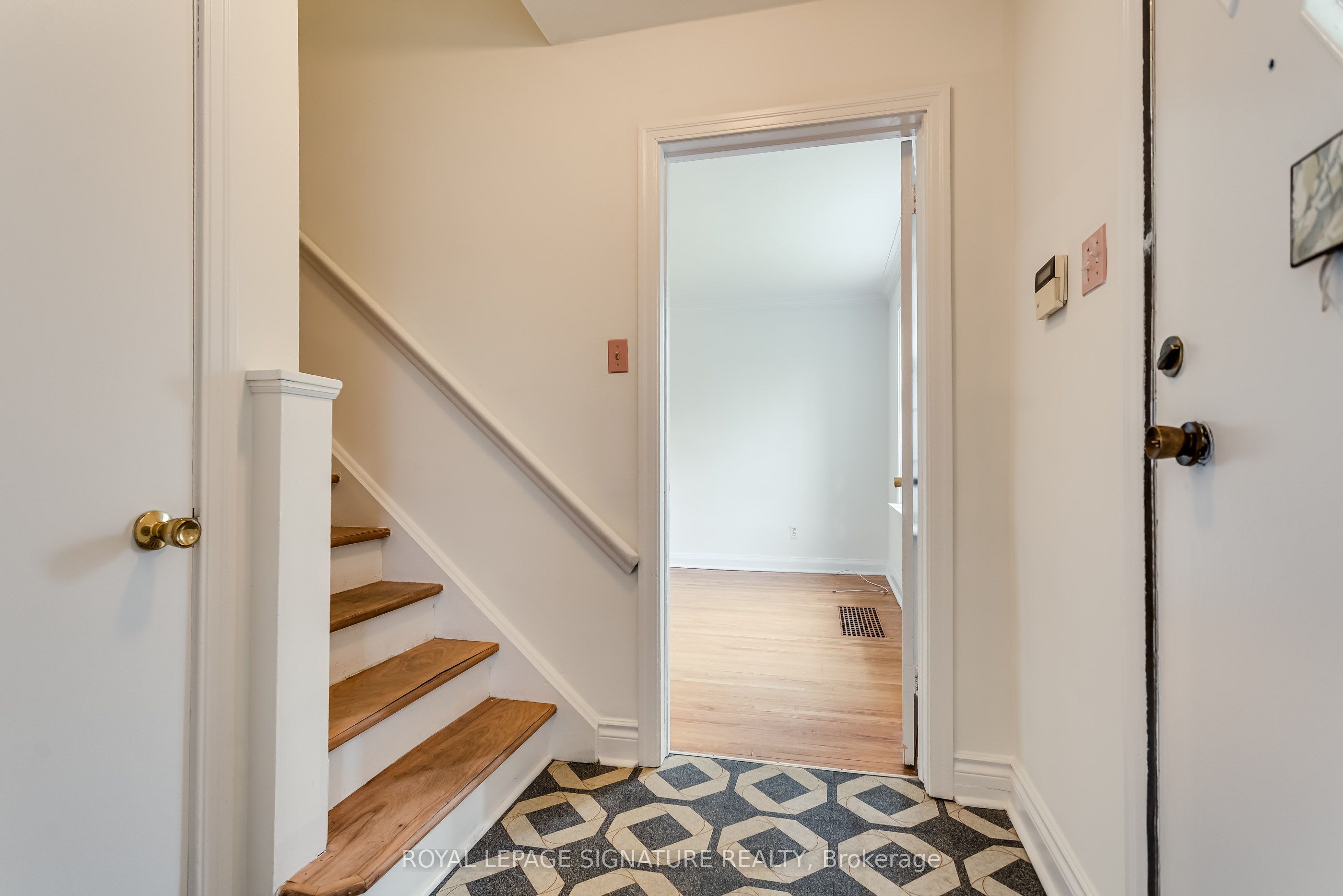 20 Silverton Avenue Property Photo 5