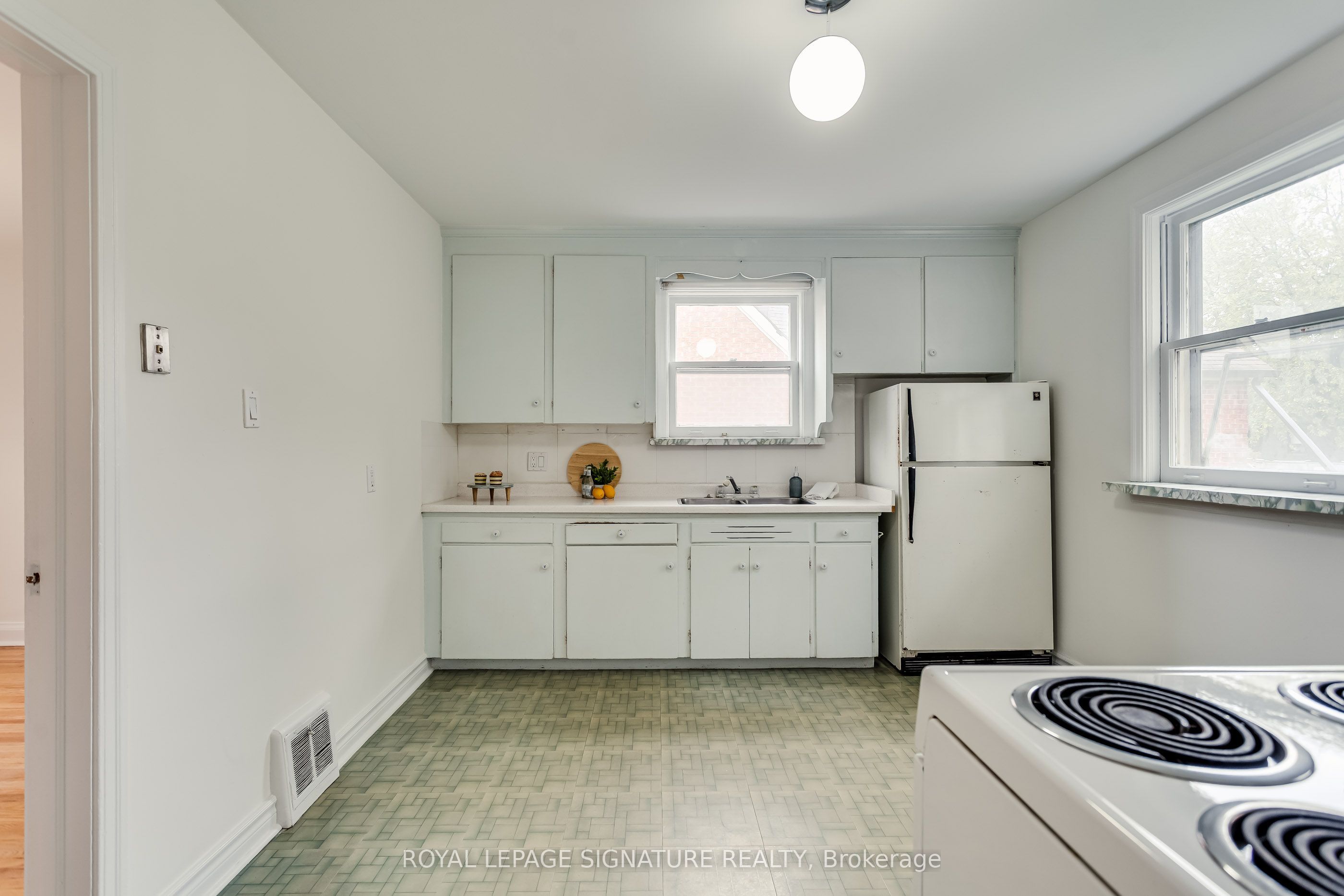 20 Silverton Avenue Property Photo 11