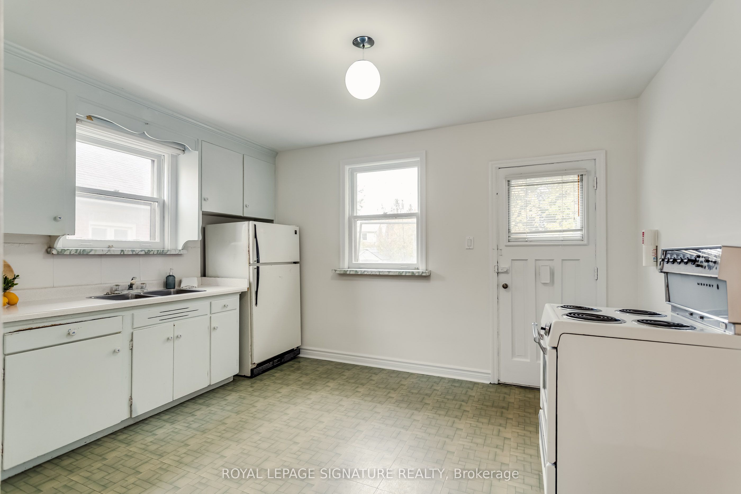 20 Silverton Avenue Property Photo 12