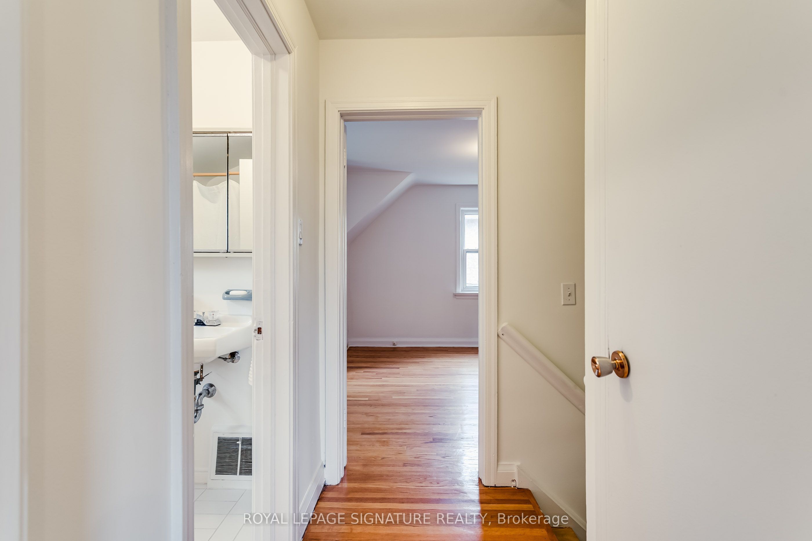 20 Silverton Avenue Property Photo 19