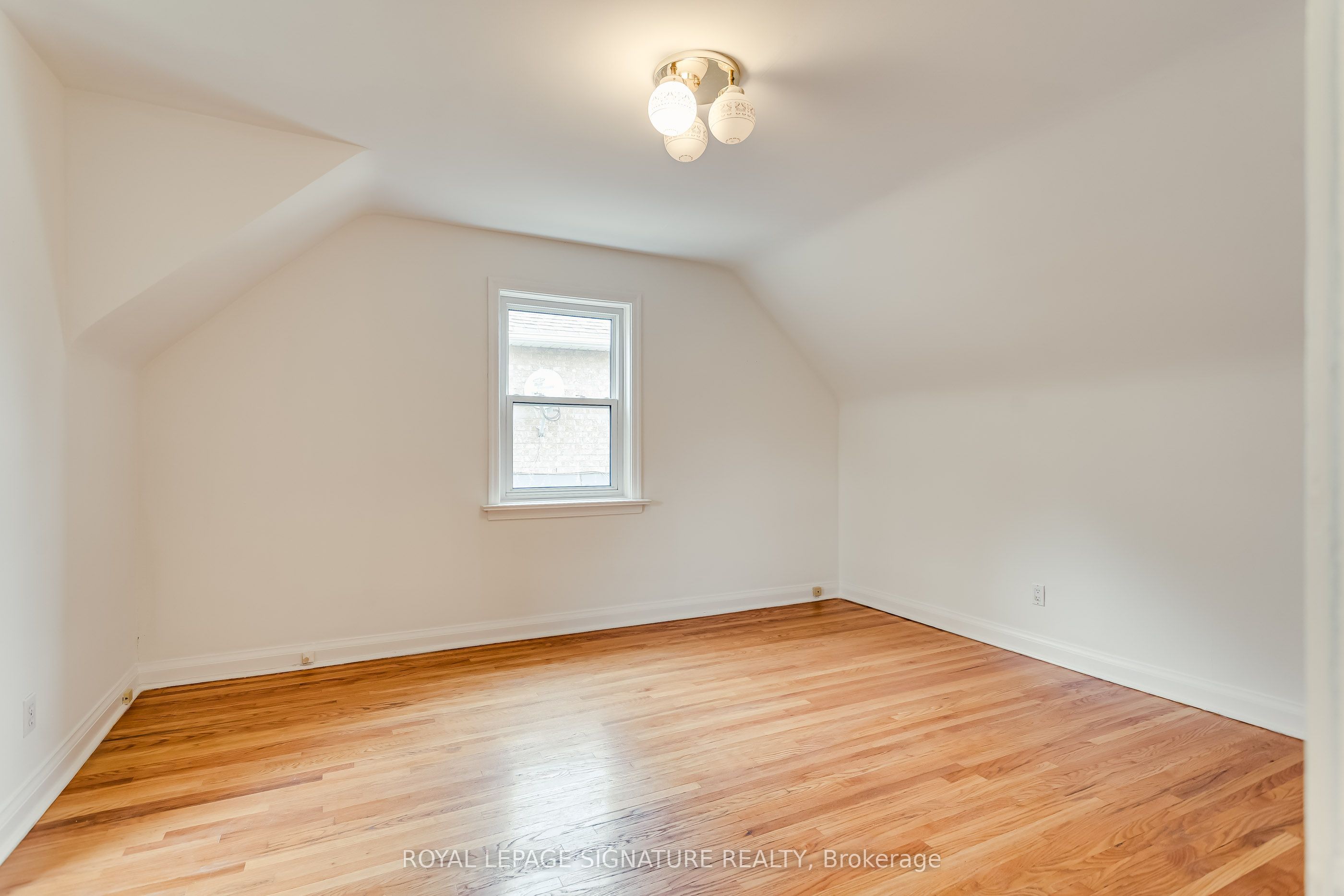 20 Silverton Avenue Property Photo 20