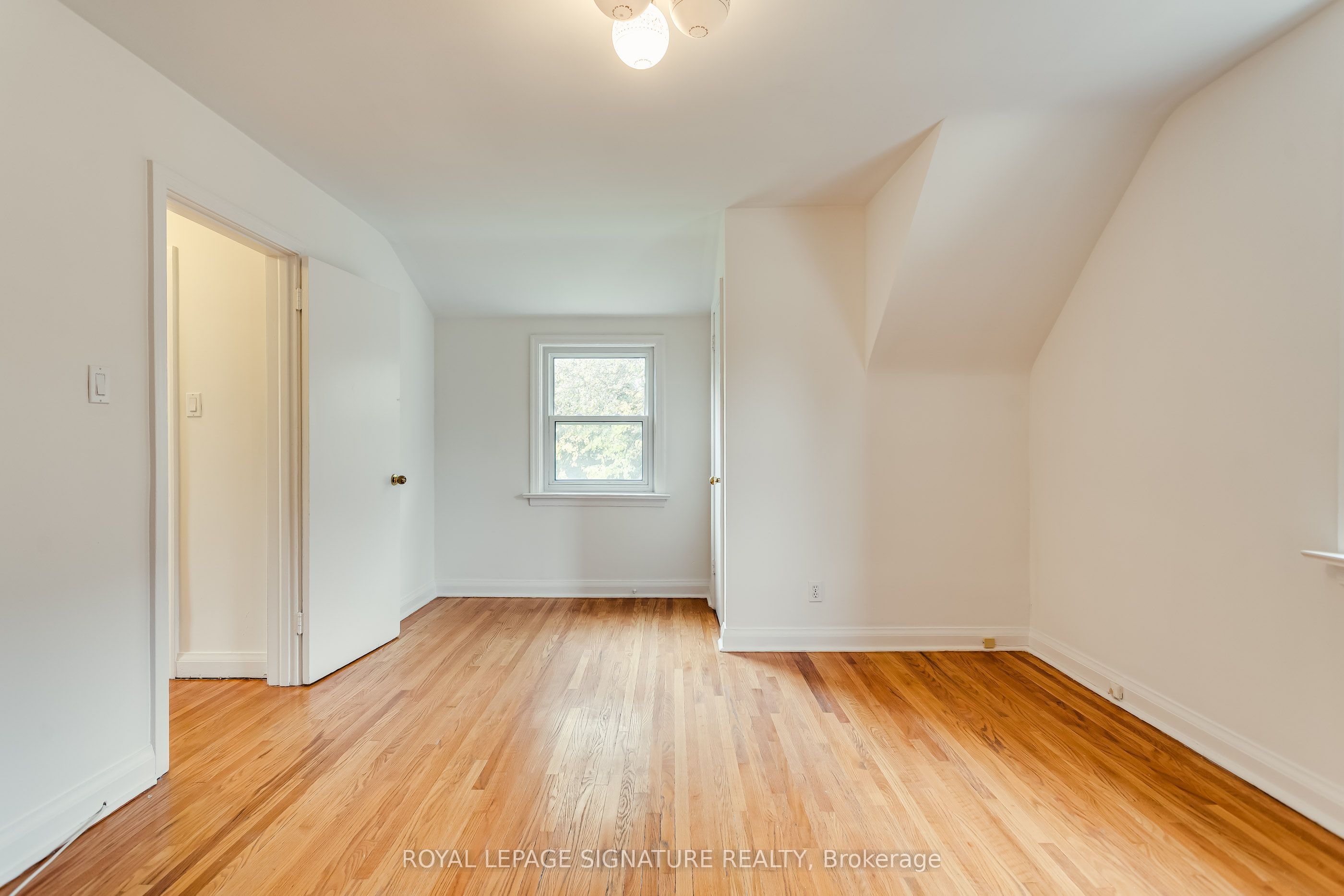 20 Silverton Avenue Property Photo 21