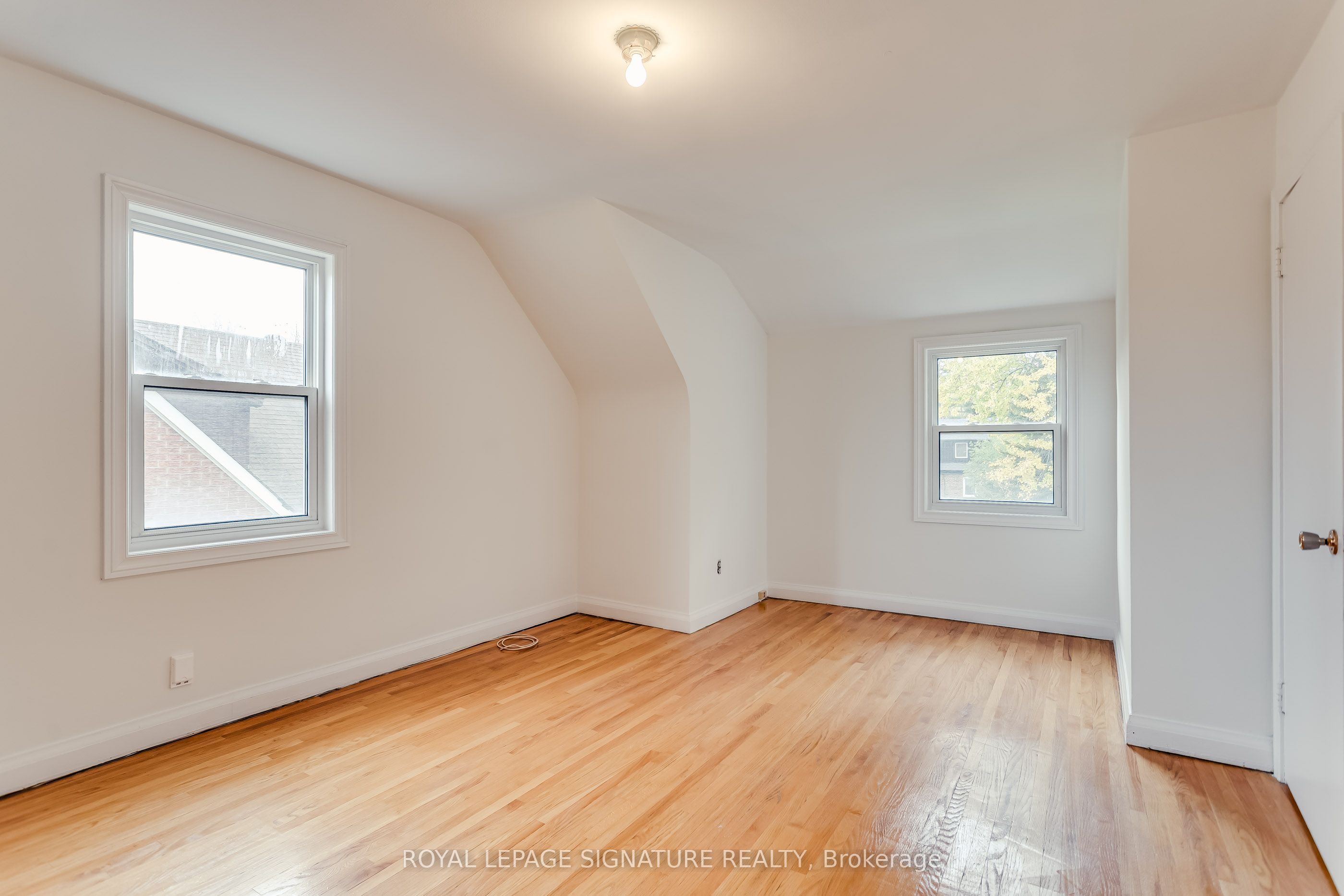 20 Silverton Avenue Property Photo 22
