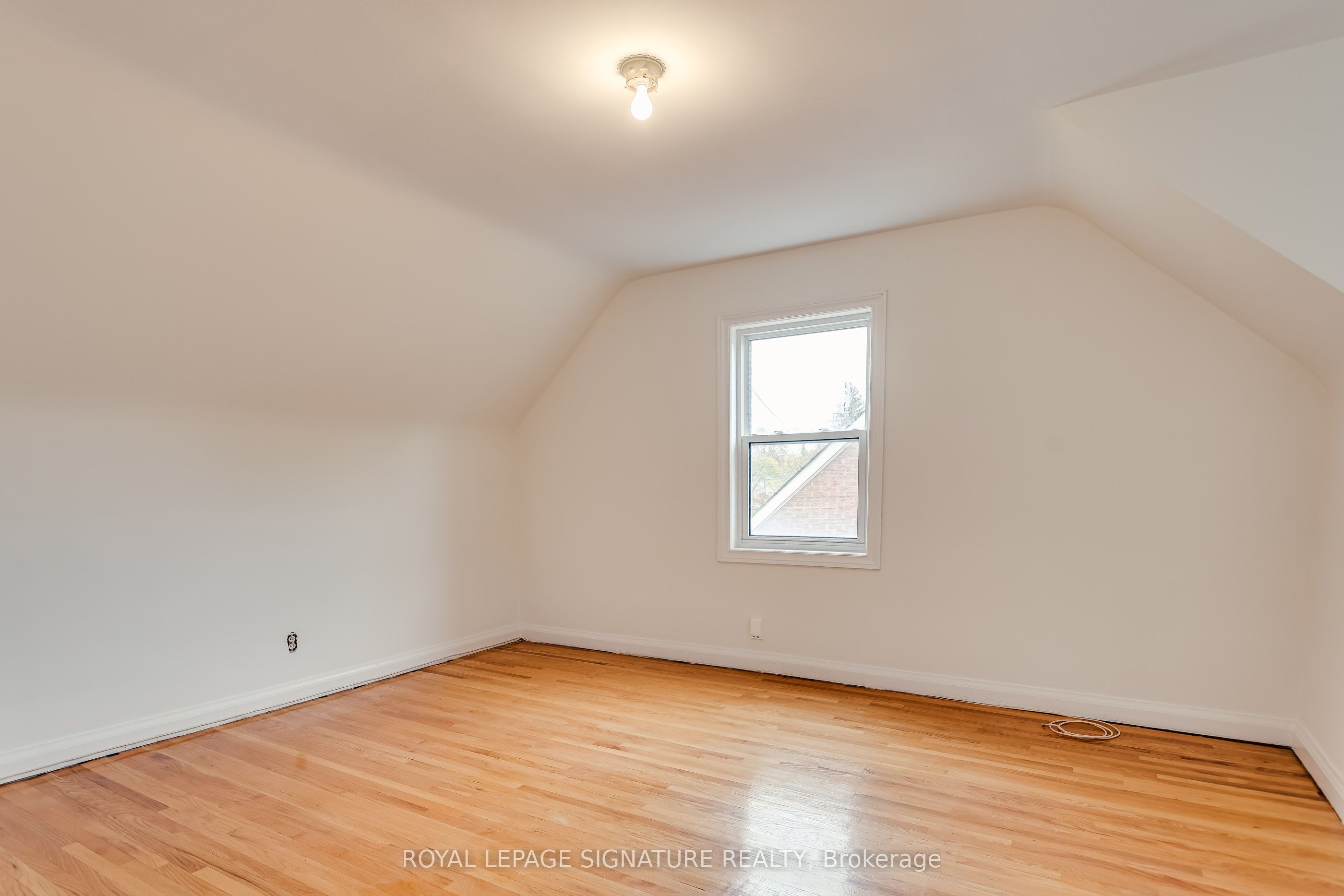 20 Silverton Avenue Property Photo 24