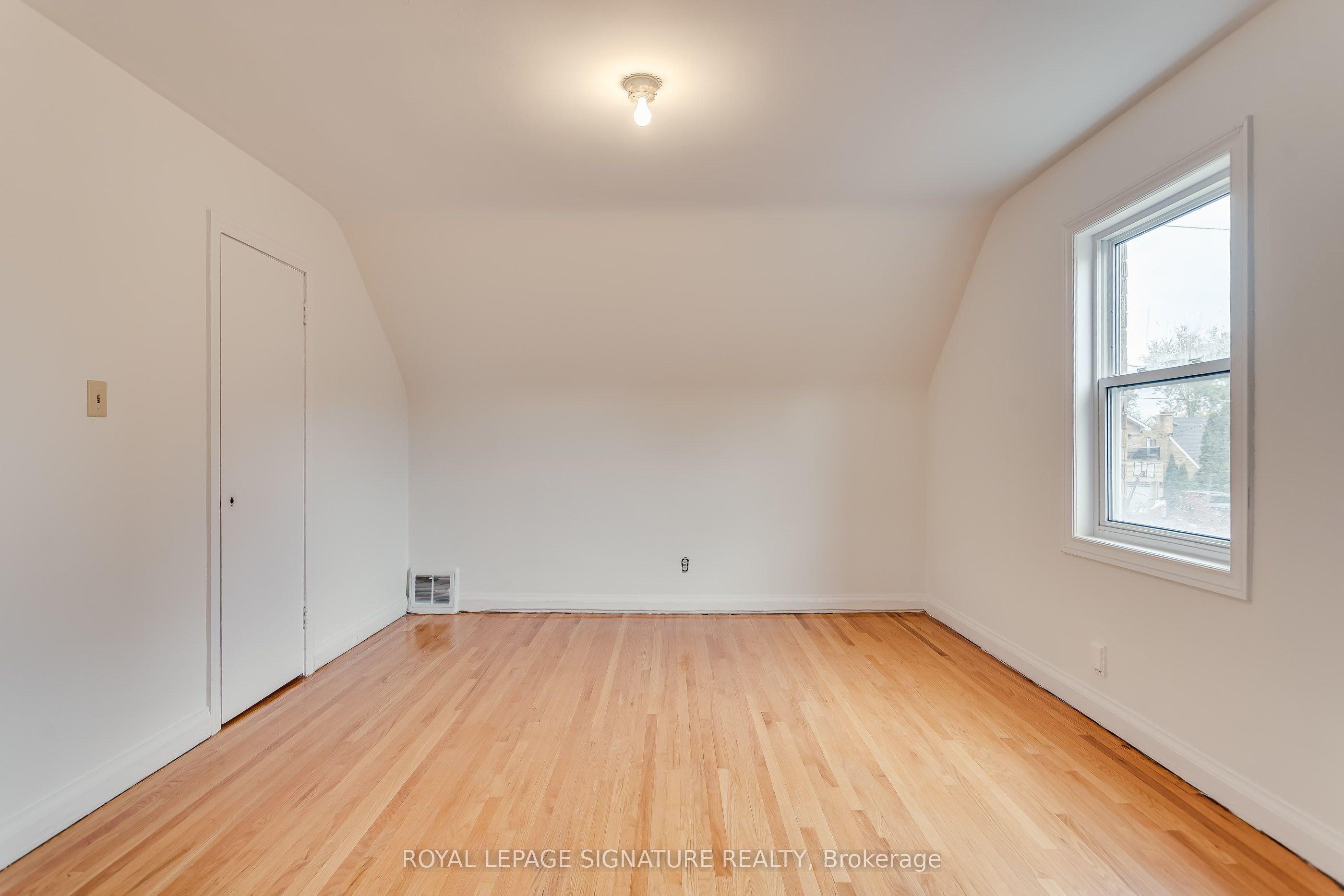 20 Silverton Avenue Property Photo 25