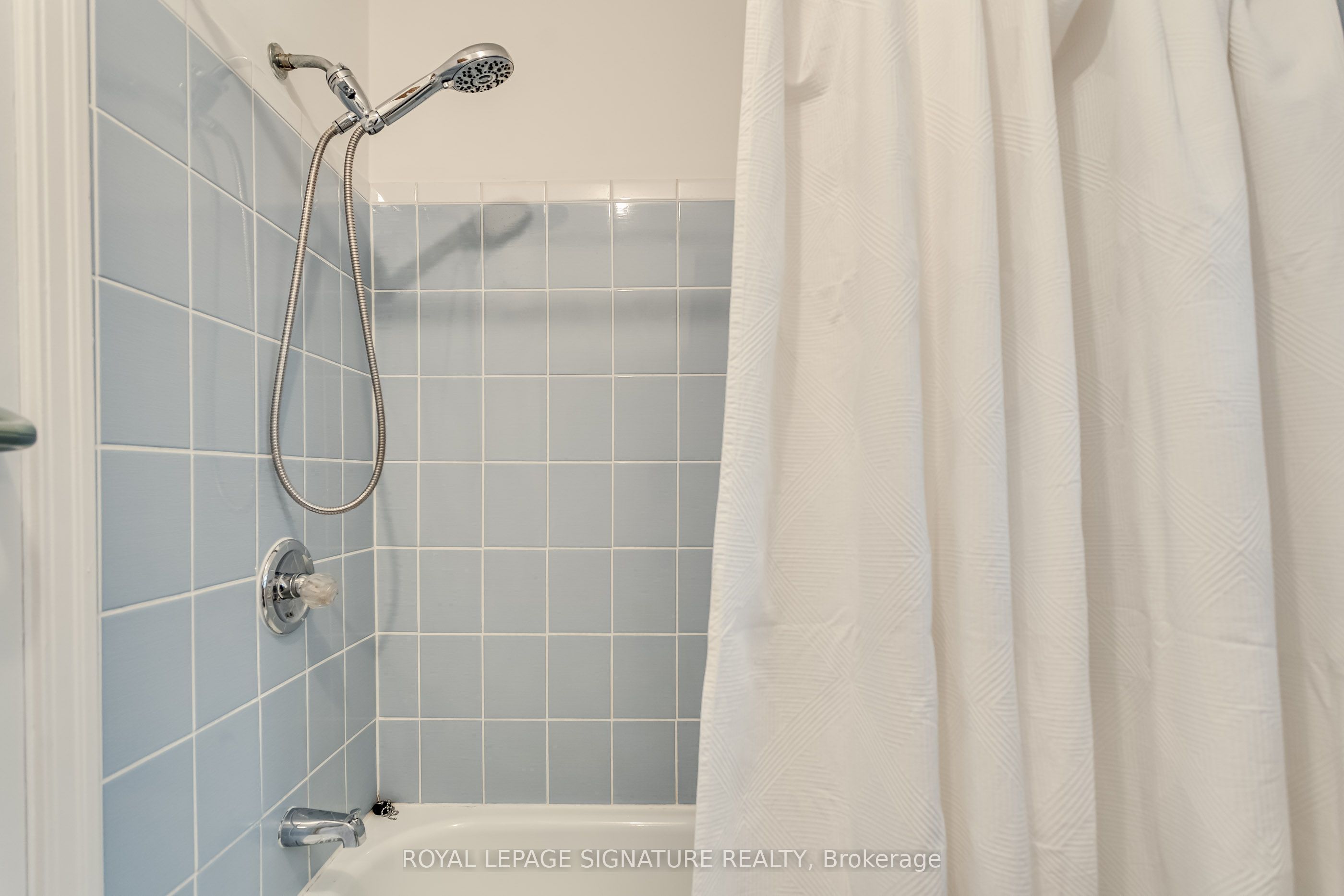 20 Silverton Avenue Property Photo 27