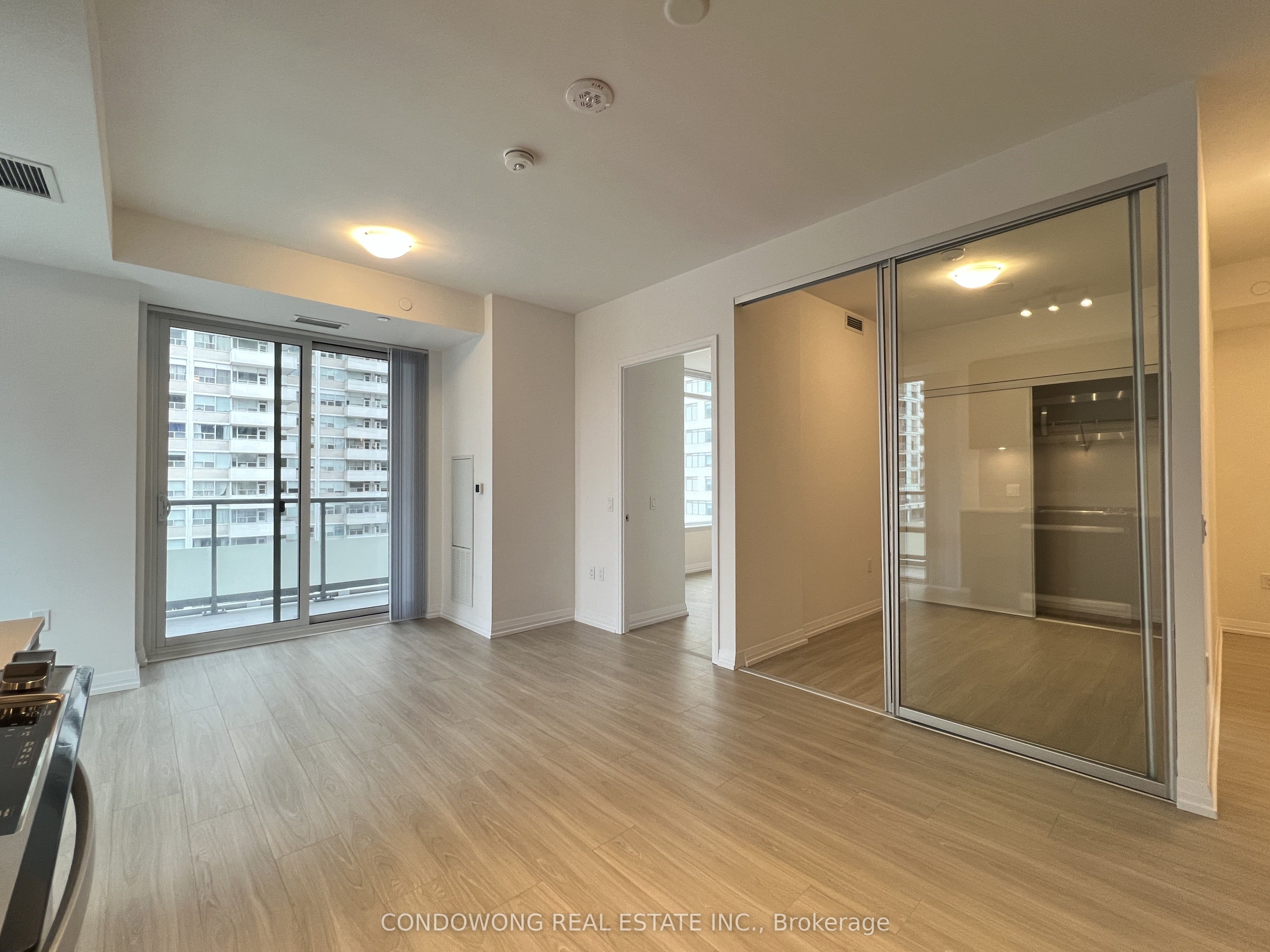50 Dunfield Avenue 1019 Property Photo 14