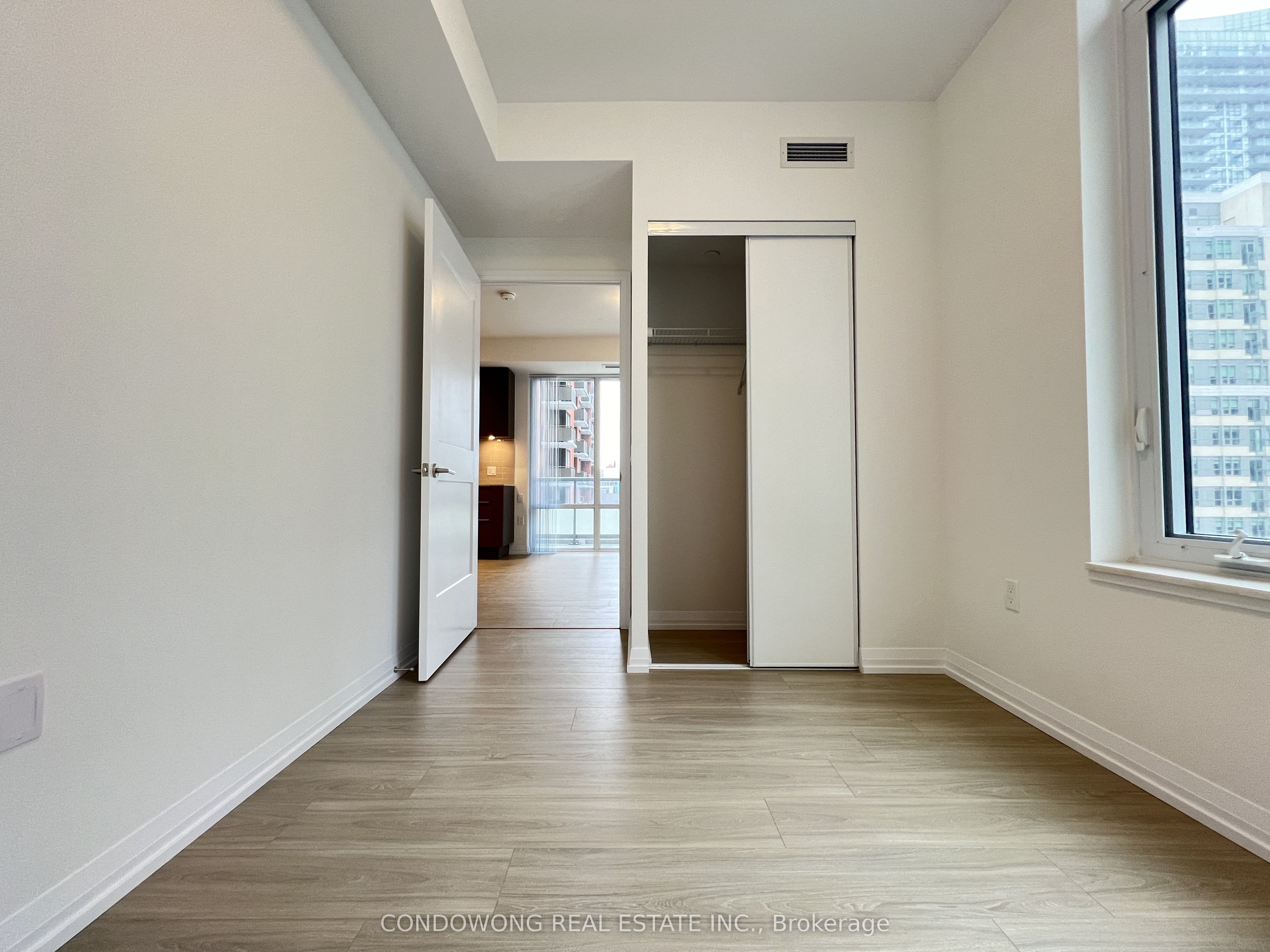50 Dunfield Avenue 1019 Property Photo 18