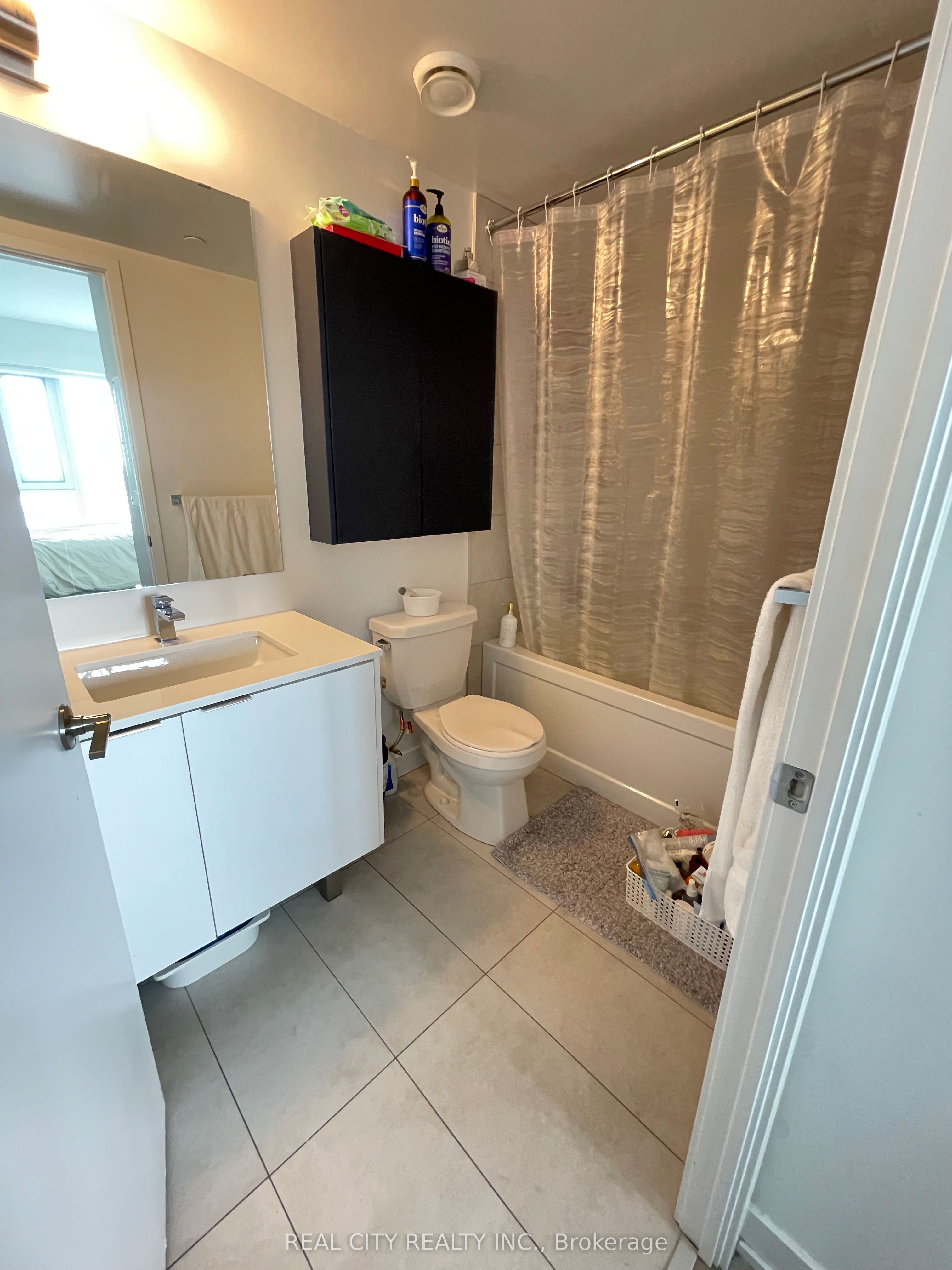 8 Tippett Road 808 Property Photo 7