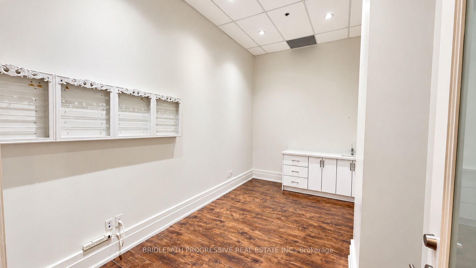 678 Sheppard Avenue E H Property Photo 4