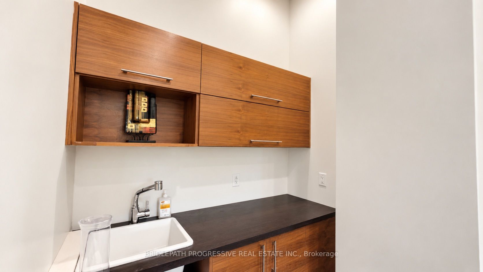 678 Sheppard Avenue E H Property Photo 8
