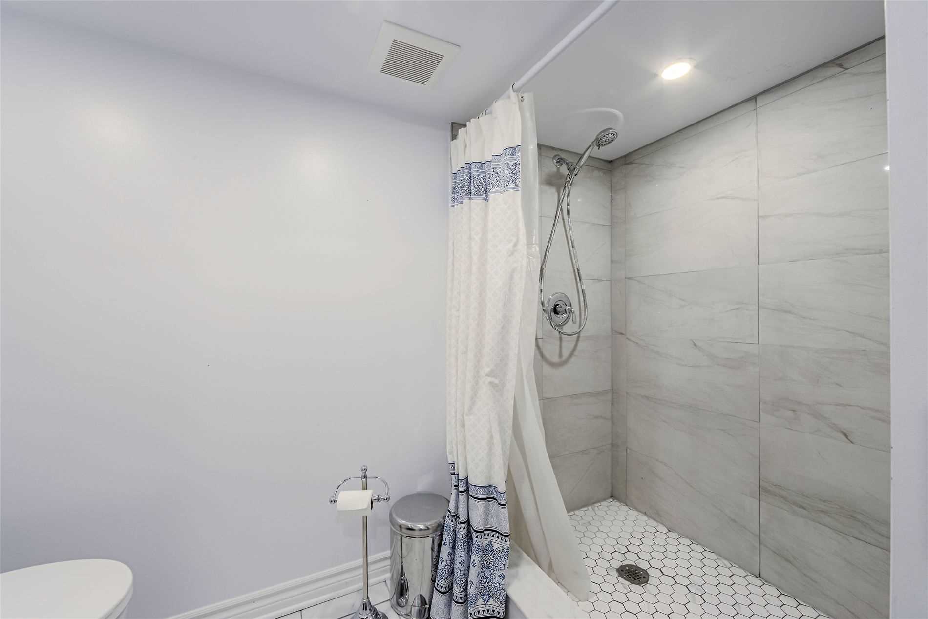 34 Roseneath Gdns Property Photo 24