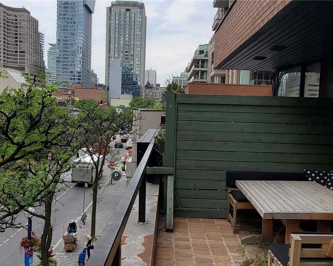 70 Yorkville Ave Property Photo 1