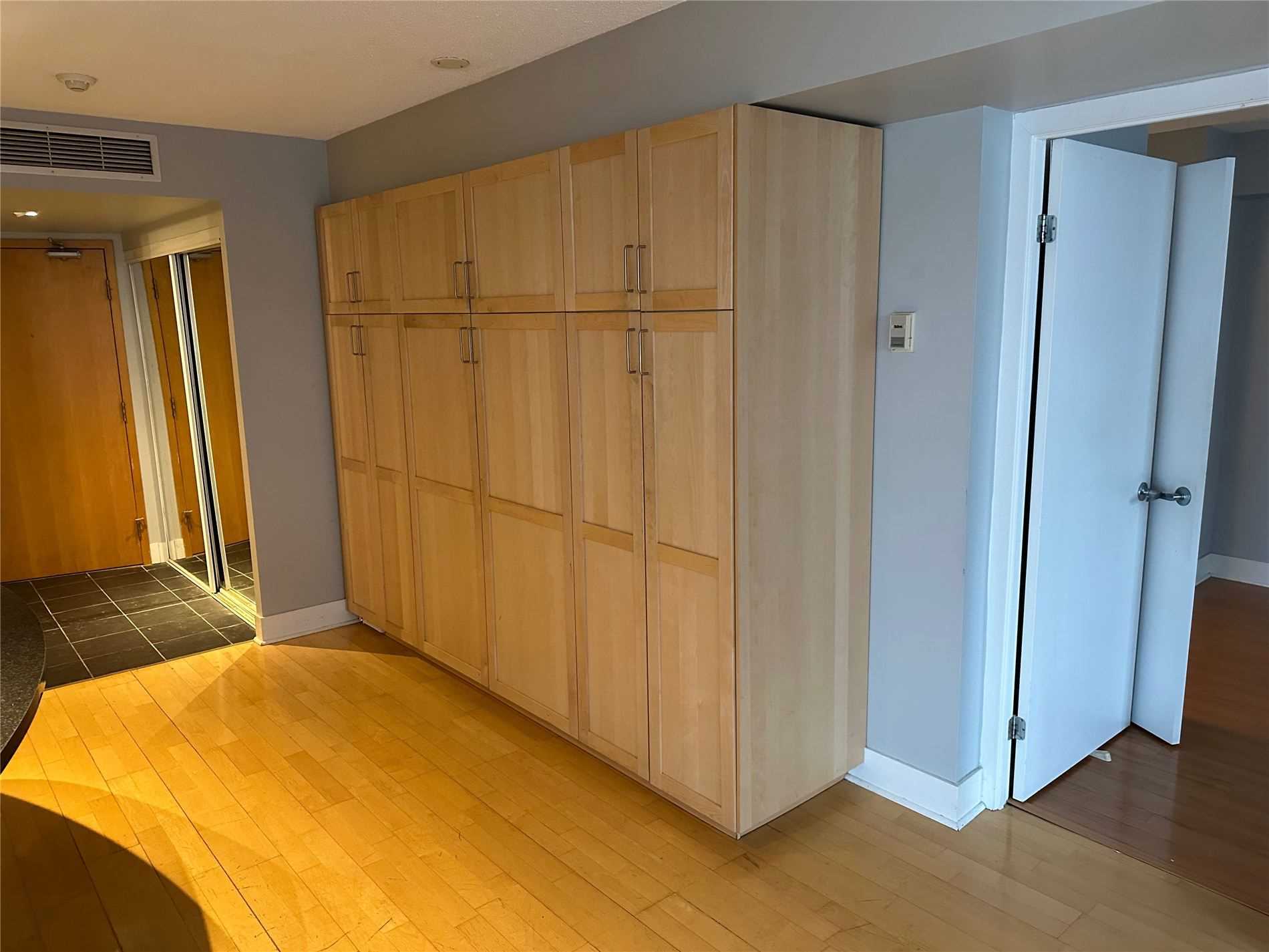 550 Queens Quay #1027 Property Photo 10