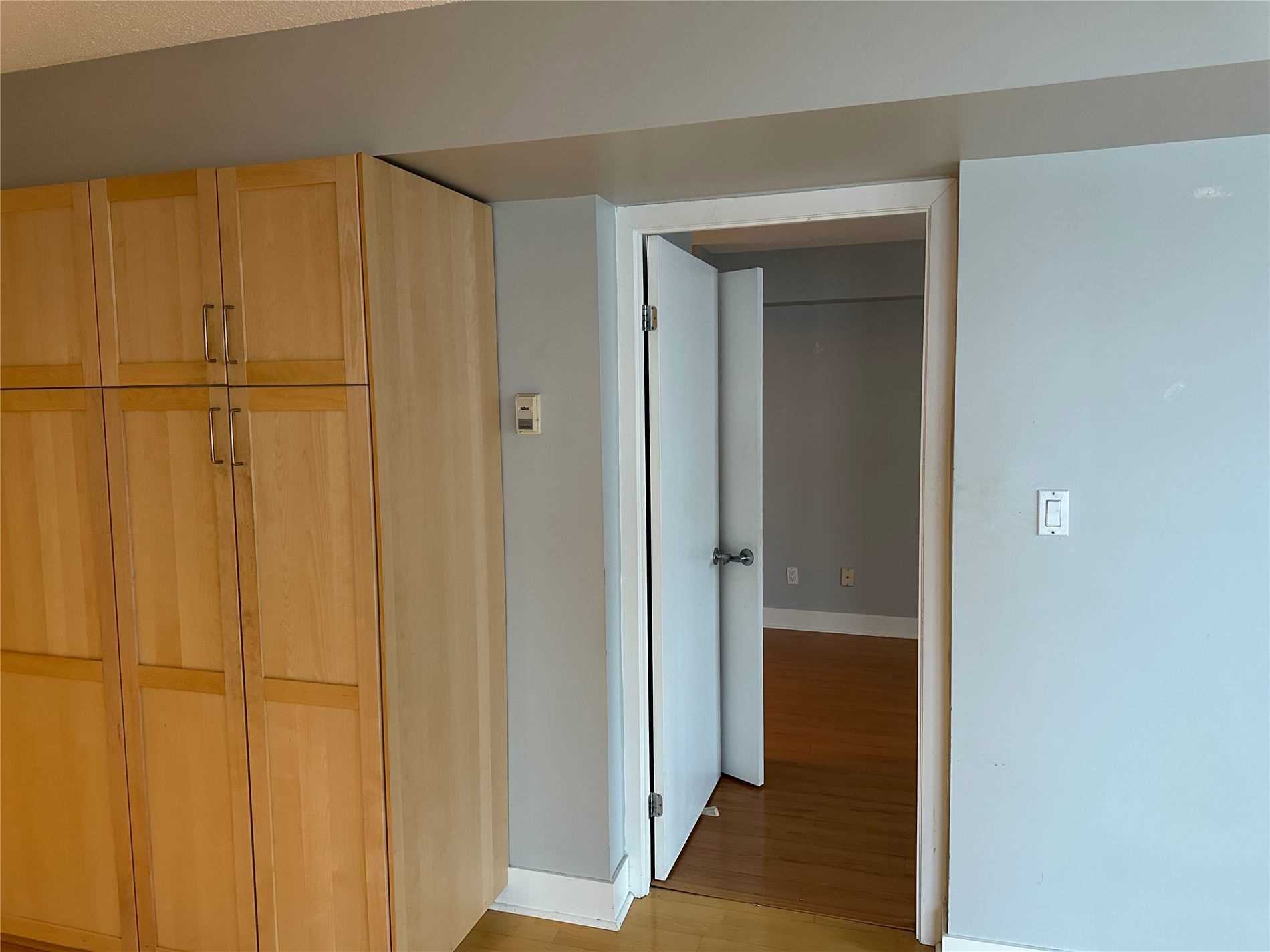 550 Queens Quay #1027 Property Photo 15