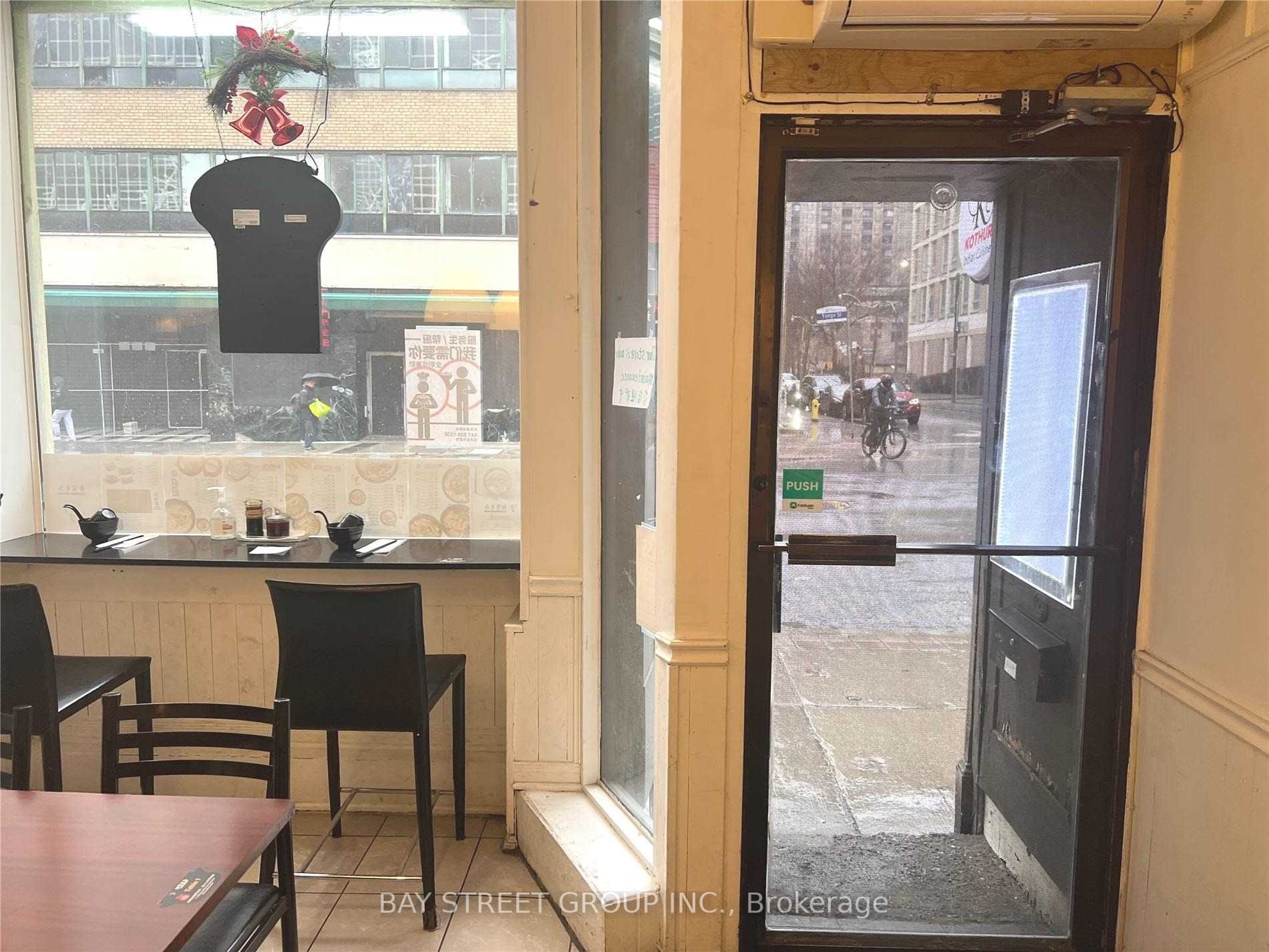 649 Yonge St Property Photo