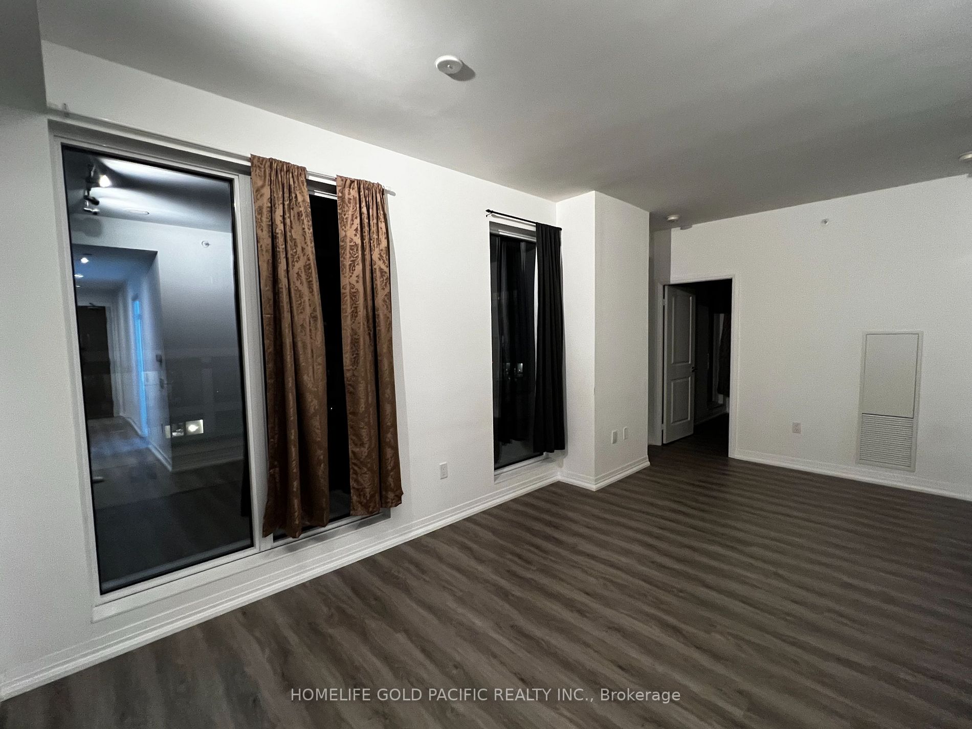 251 Jarvis St 25 Property Photo 8