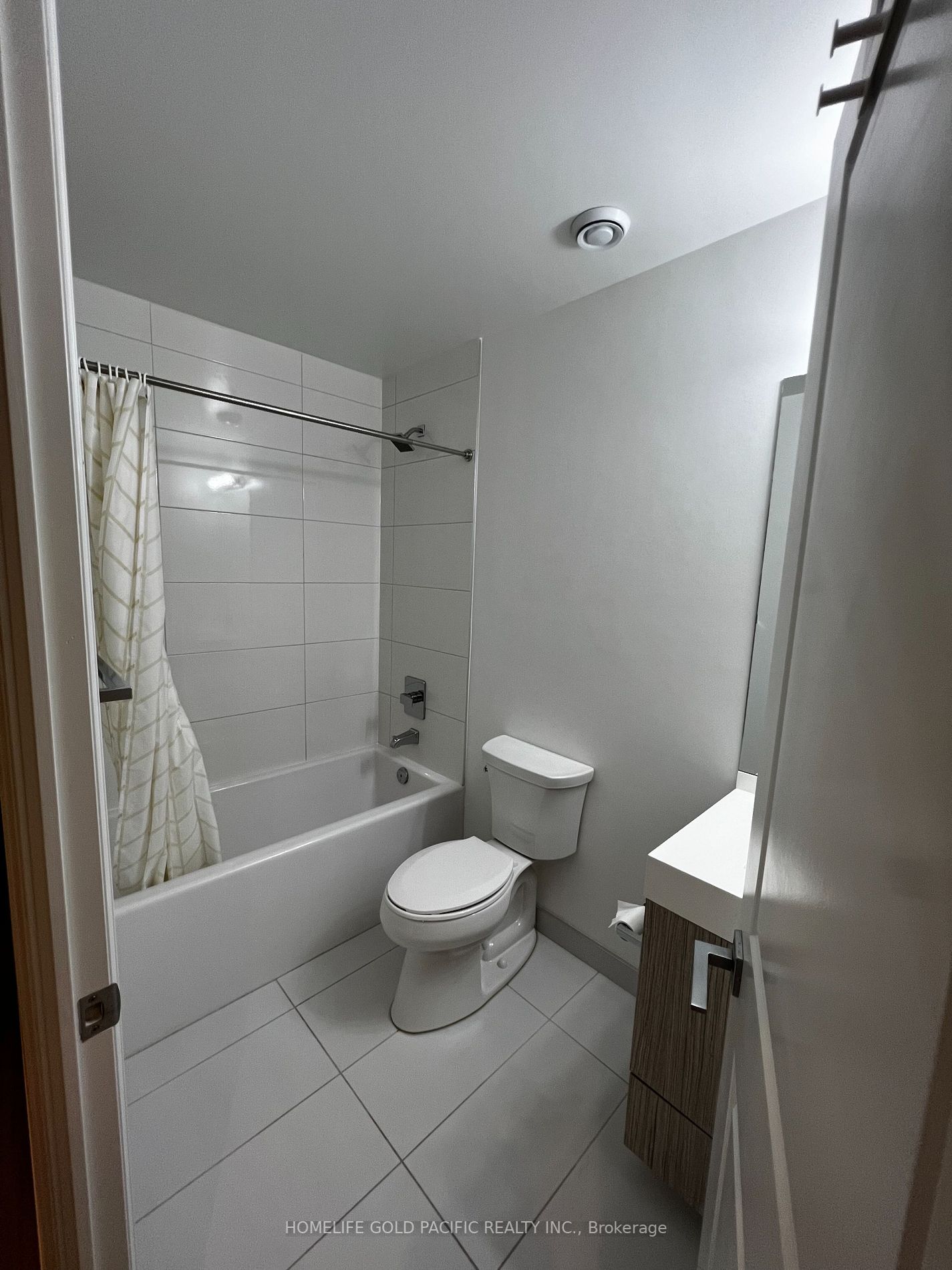 251 Jarvis St 25 Property Photo 17