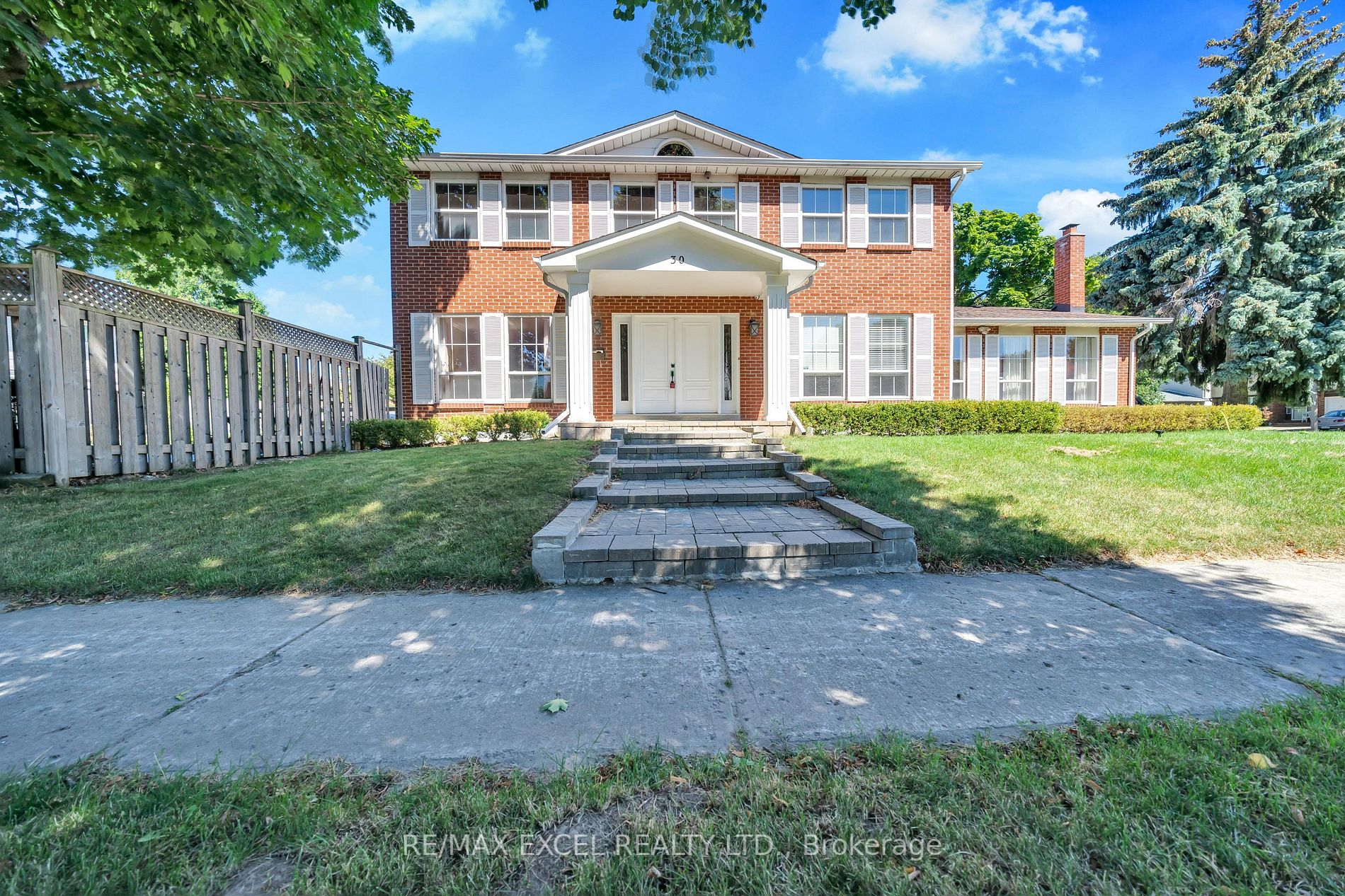 30 Harlington Rd Property Photo 1