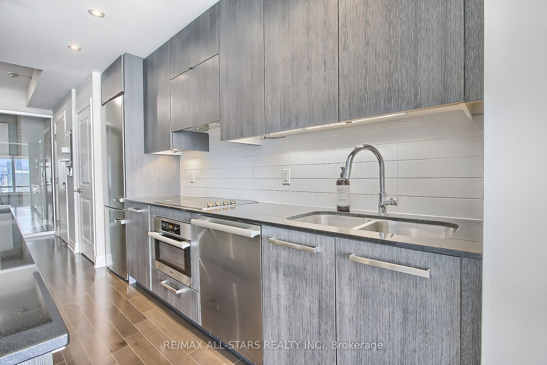 8 The Esplanade 05 Property Photo 7
