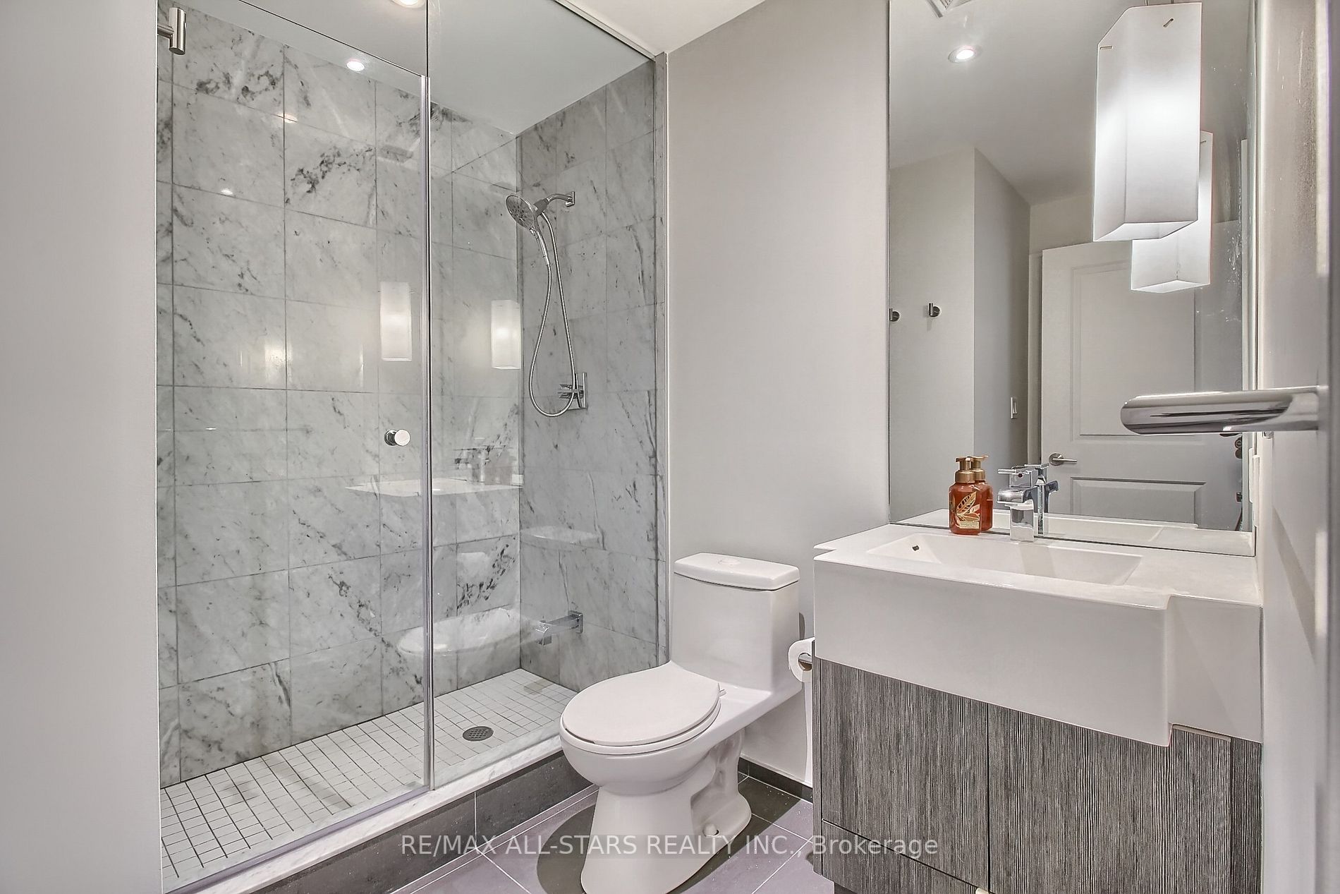 8 The Esplanade 05 Property Photo 21