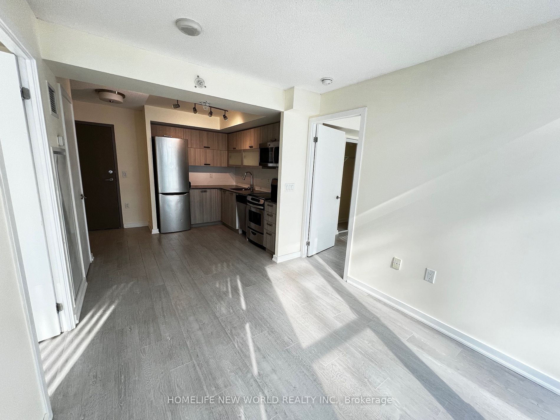 36 Lisgar St 07 Property Photo 3