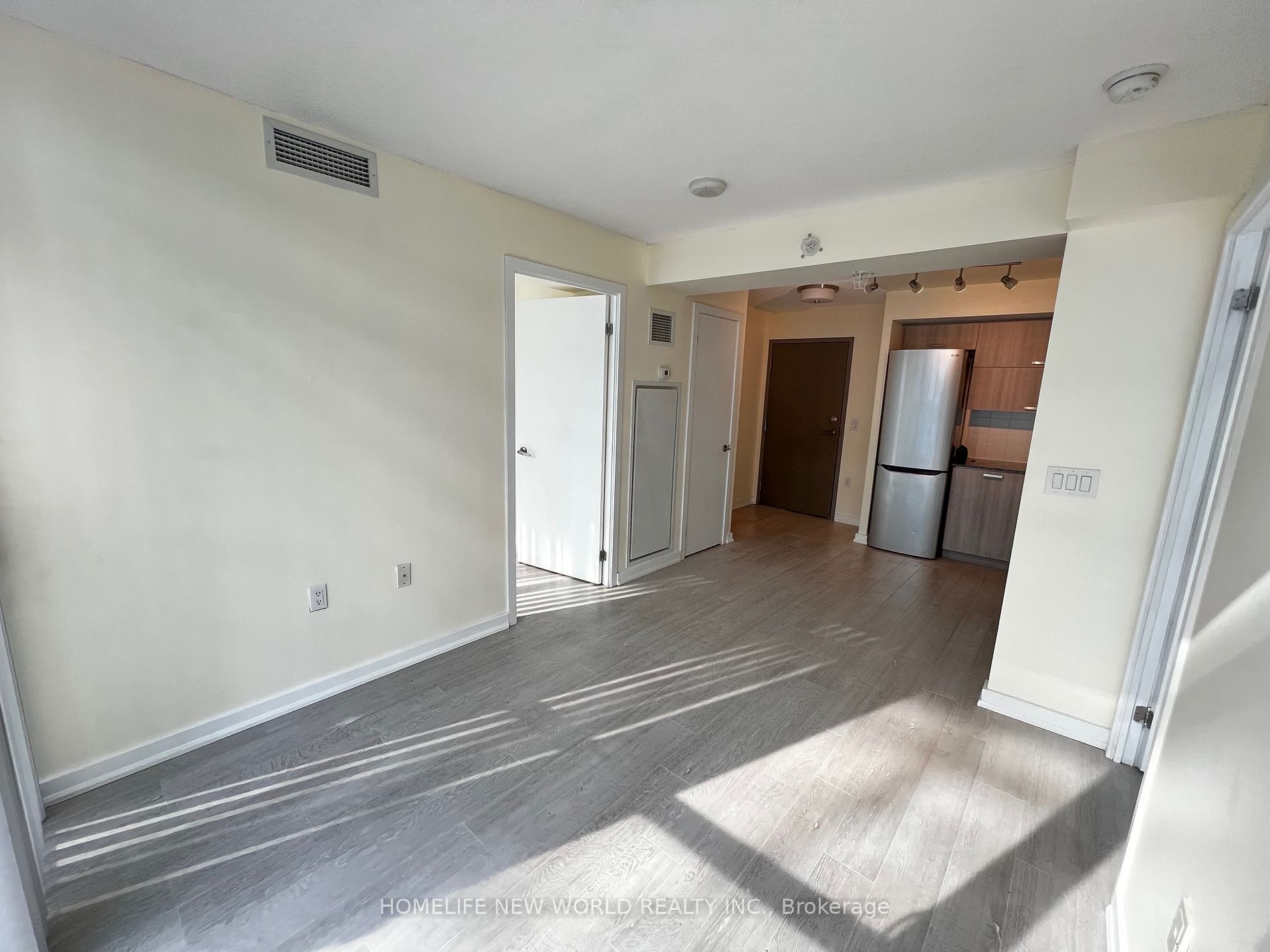 36 Lisgar St 07 Property Photo 4