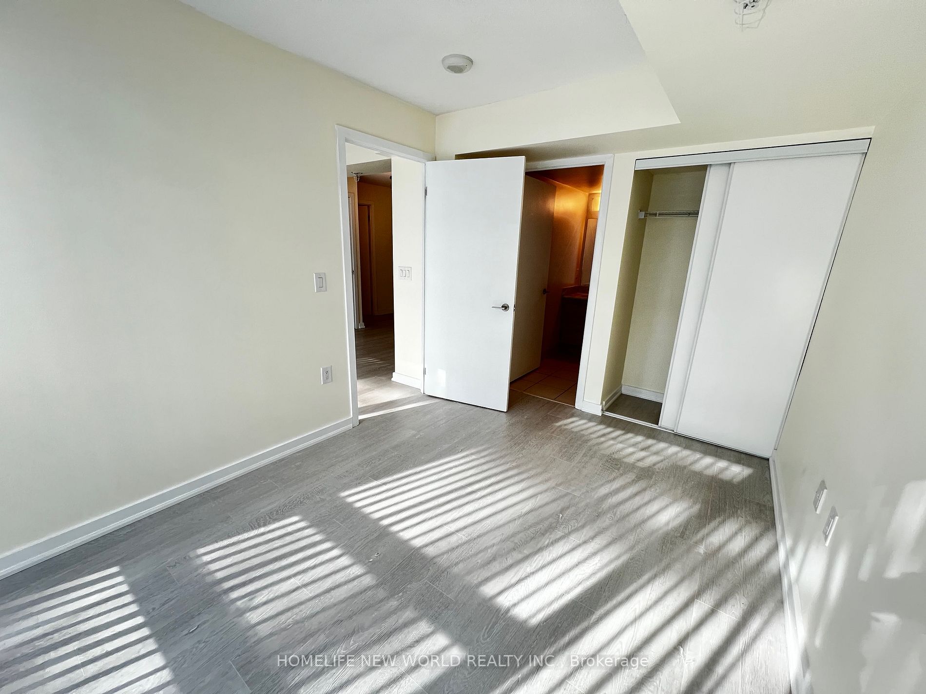 36 Lisgar St 07 Property Photo 11