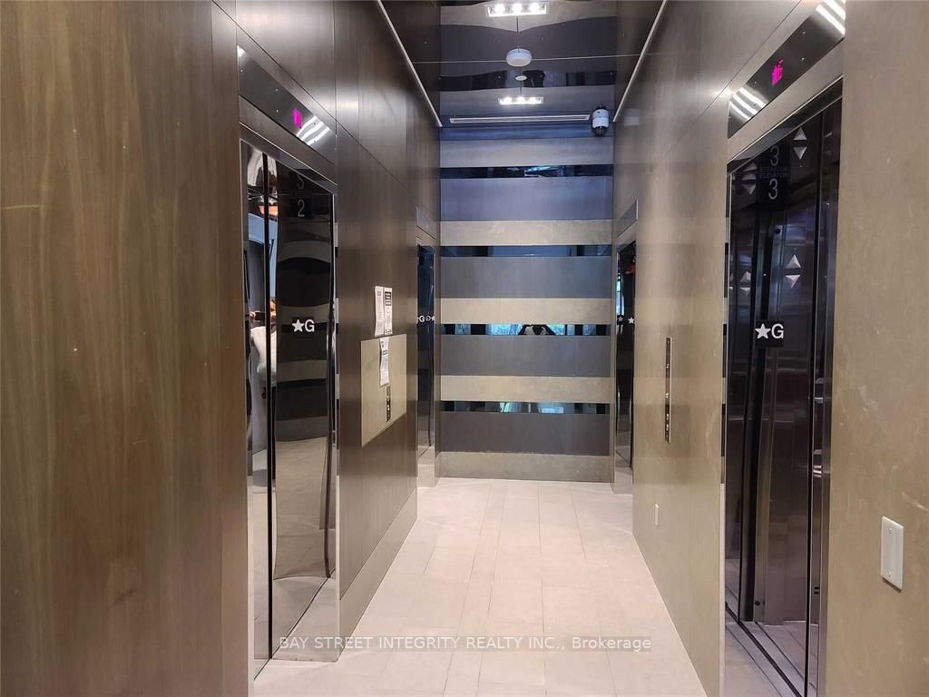 88 Sheppard Ave E 04 Property Photo 15